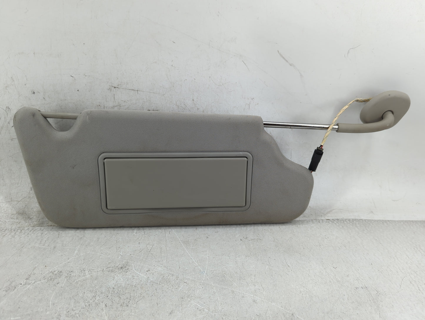 2014 Chevrolet Impala Limited Sun Visor Shade Replacement Passenger Right Mirror Fits OEM Used Auto Parts - Oemusedautoparts