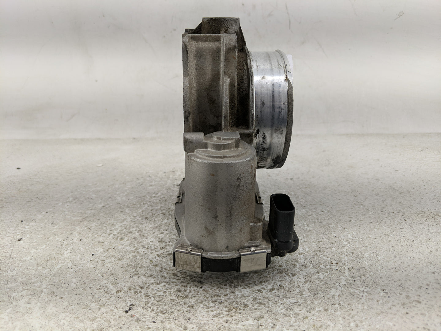 2014 Chevrolet Impala Limited Throttle Body Fits Fits 2012 2013 2015 2016 2017 2018 2019 2020 2021 2022 OEM Used Auto Parts 