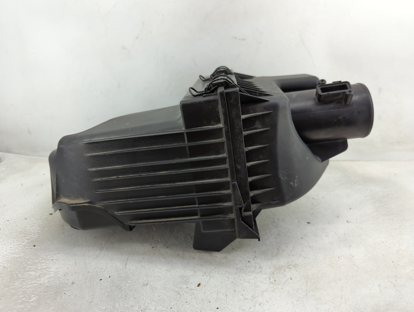 Chevrolet Impala Limited Air Cleaner Intake-duct Hose Tube - Oemusedautoparts1.com