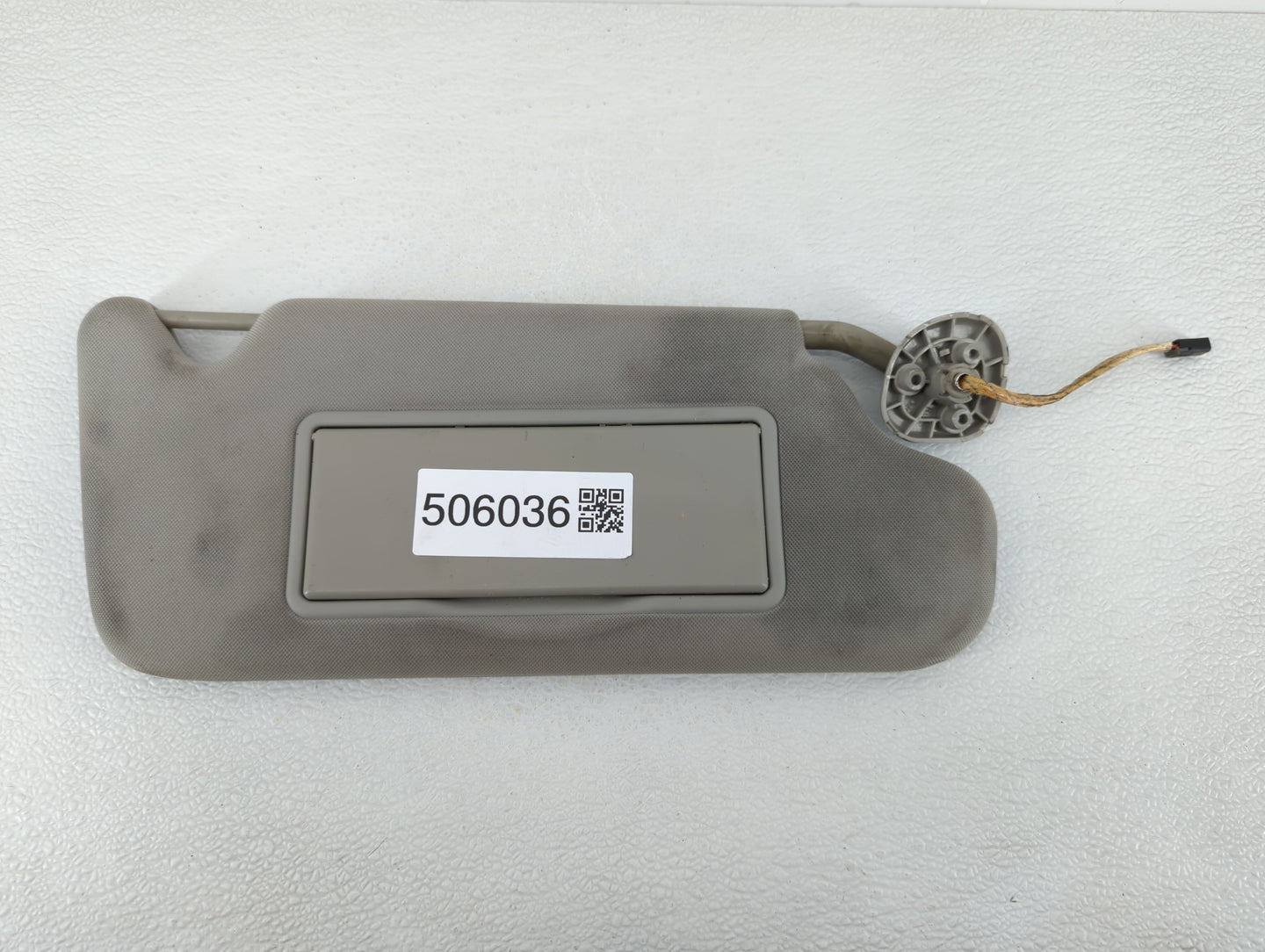 2014 Chevrolet Impala Limited Sun Visor Shade Replacement Passenger Right Mirror Fits OEM Used Auto Parts - Oemusedautoparts