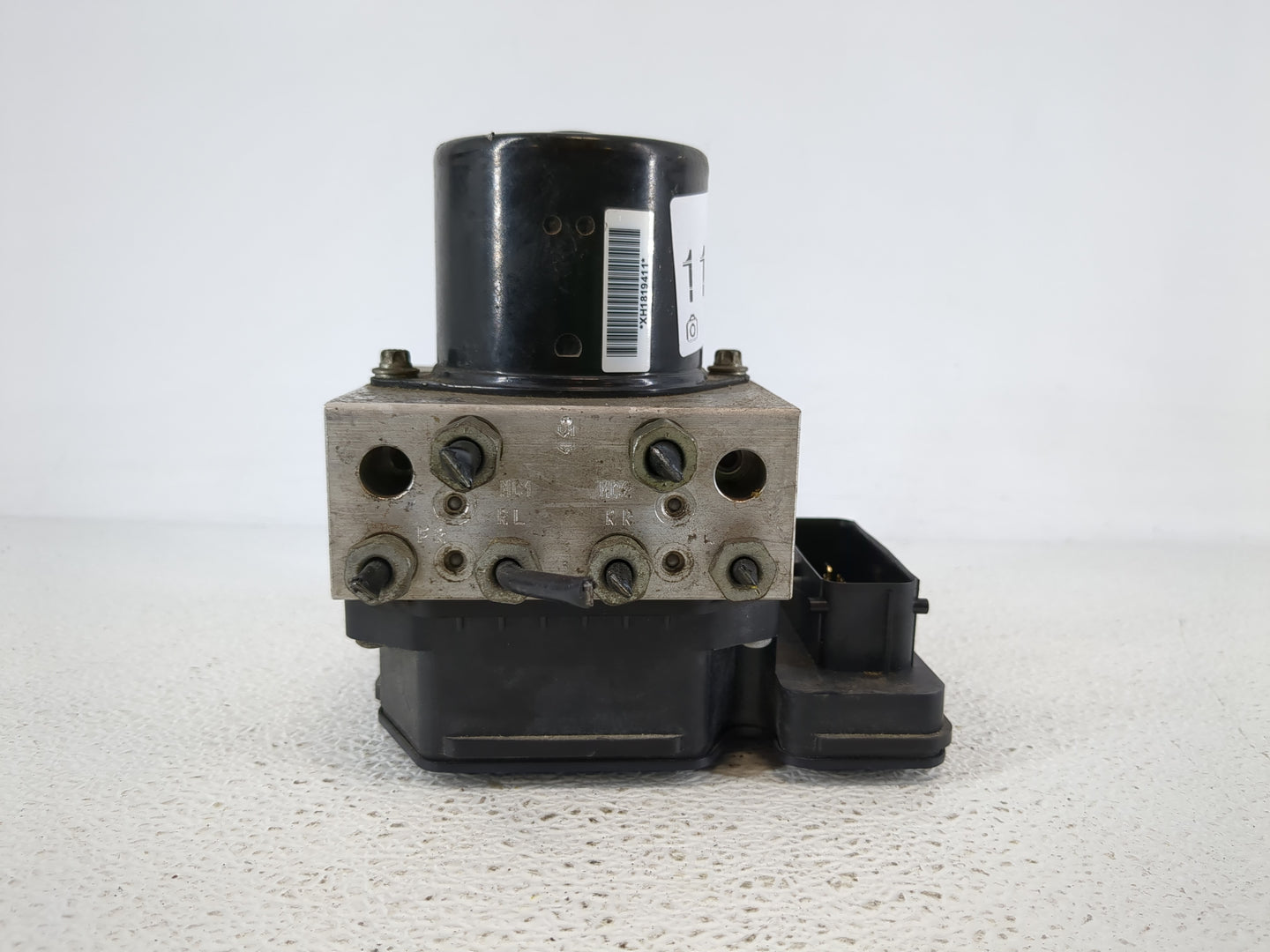 2013-2016 Chevrolet Malibu ABS Pump Control Module Replacement P/N:22863598 Fits Fits 2012 2013 2014 2015 2016 OEM Used Auto