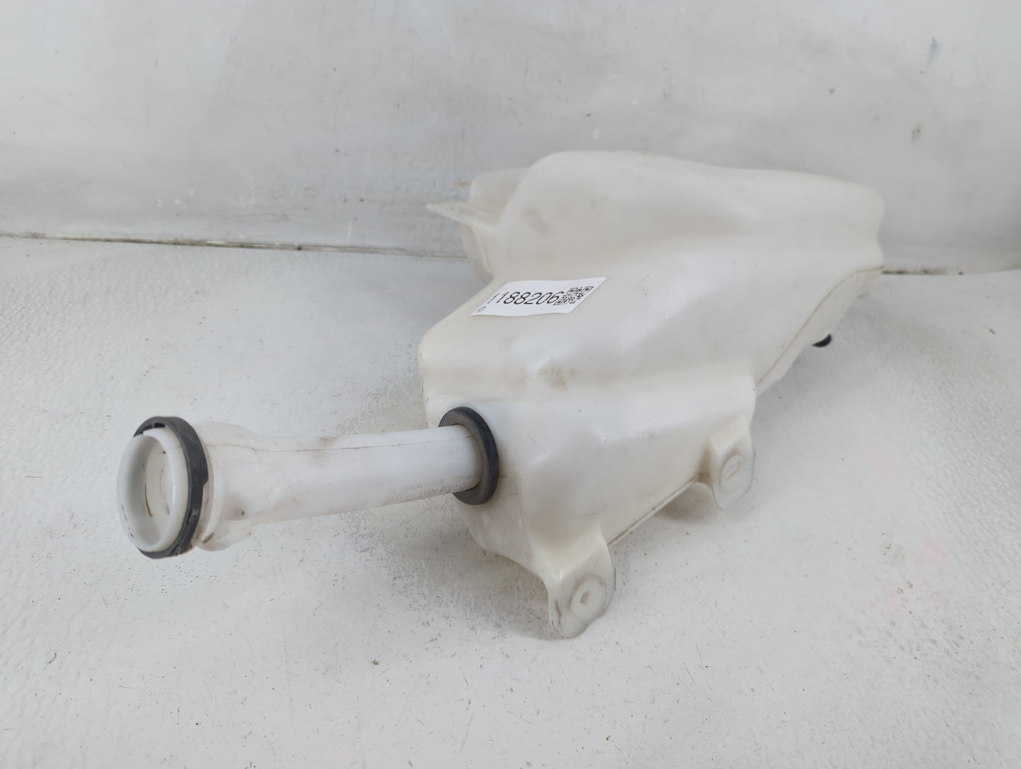 2013-2016 Chevrolet Malibu Windshield Washer Fluid Reservoir Bottle Oem - Oemusedautoparts1.com
