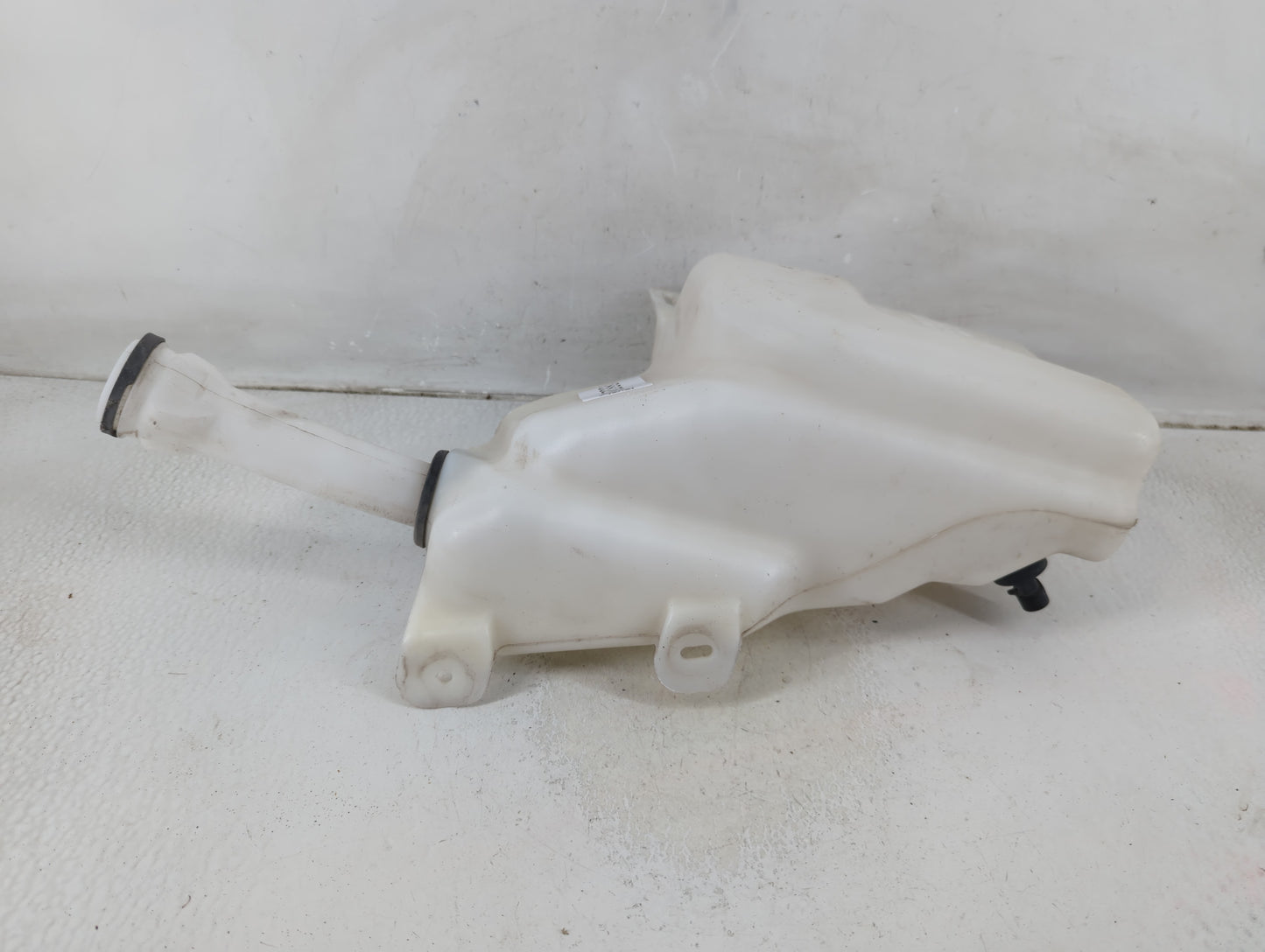 2013-2016 Chevrolet Malibu Windshield Washer Fluid Reservoir Bottle Oem - Oemusedautoparts1.com