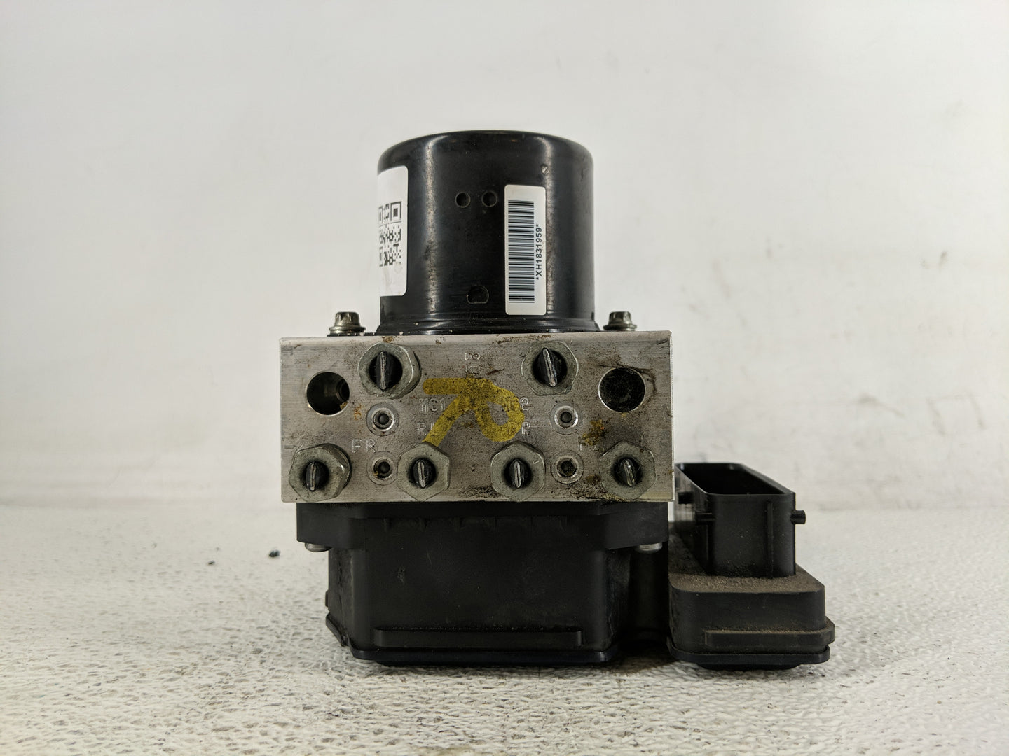 2013-2016 Chevrolet Malibu ABS Pump Control Module Replacement P/N:22863598 Fits Fits 2012 2013 2014 2015 2016 OEM Used Auto