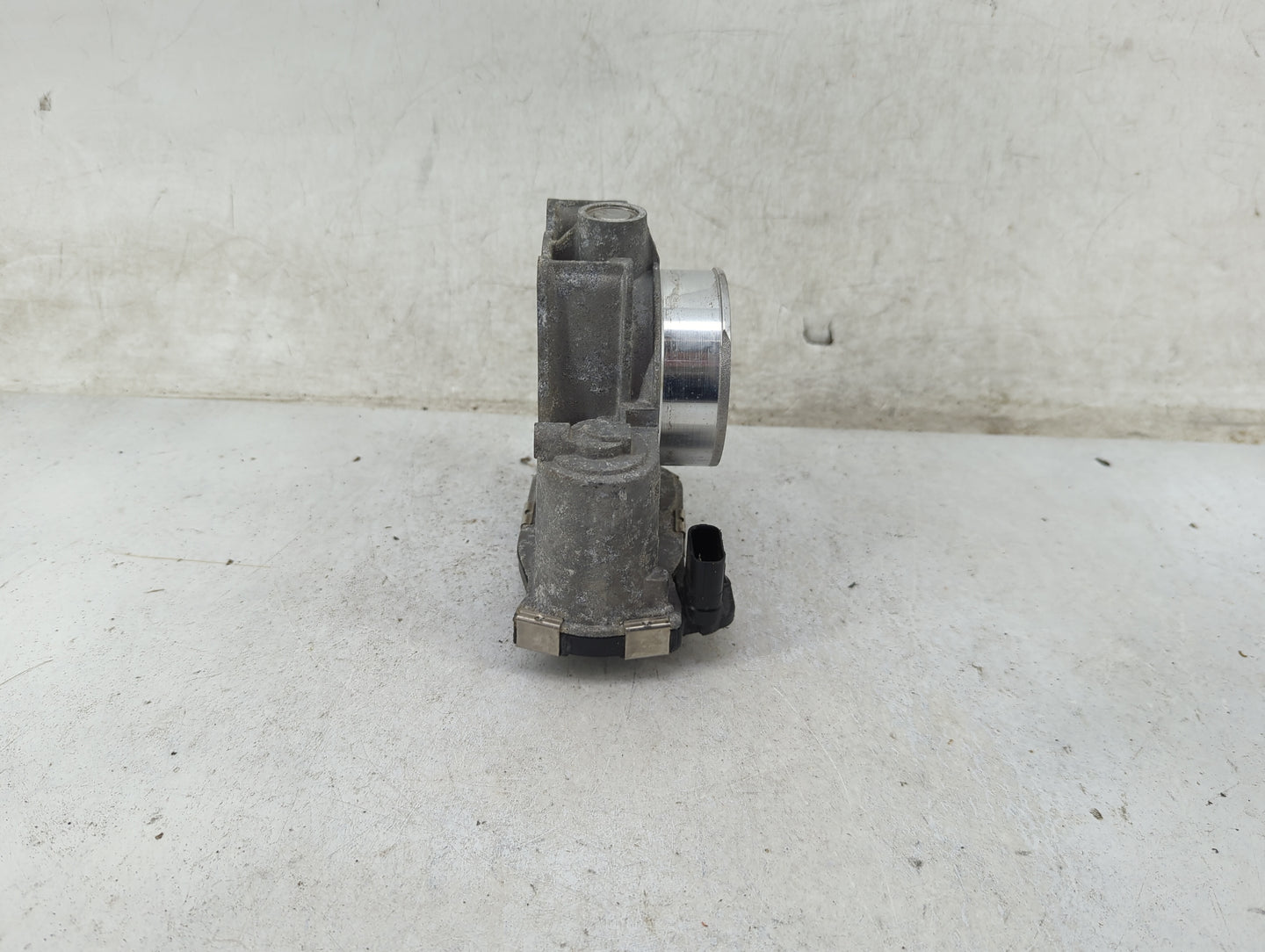2013-2015 Chevrolet Malibu Throttle Body Fits Fits 2013 2014 2015 2017 2018 2019 2020 OEM Used Auto Parts - Oemusedautoparts