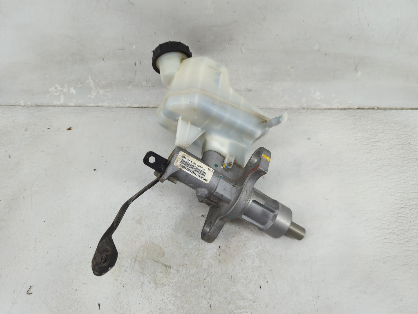 2013-2016 Chevrolet Malibu Brake Master Cylinder 1258621 - Oemusedautoparts1.com