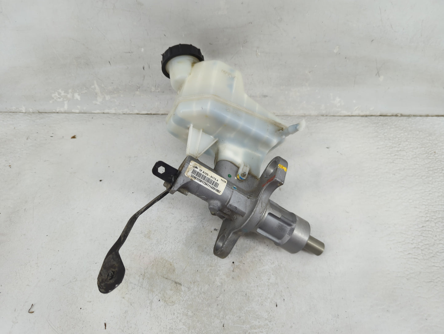 2013-2016 Chevrolet Malibu Brake Master Cylinder 1258621 - Oemusedautoparts1.com