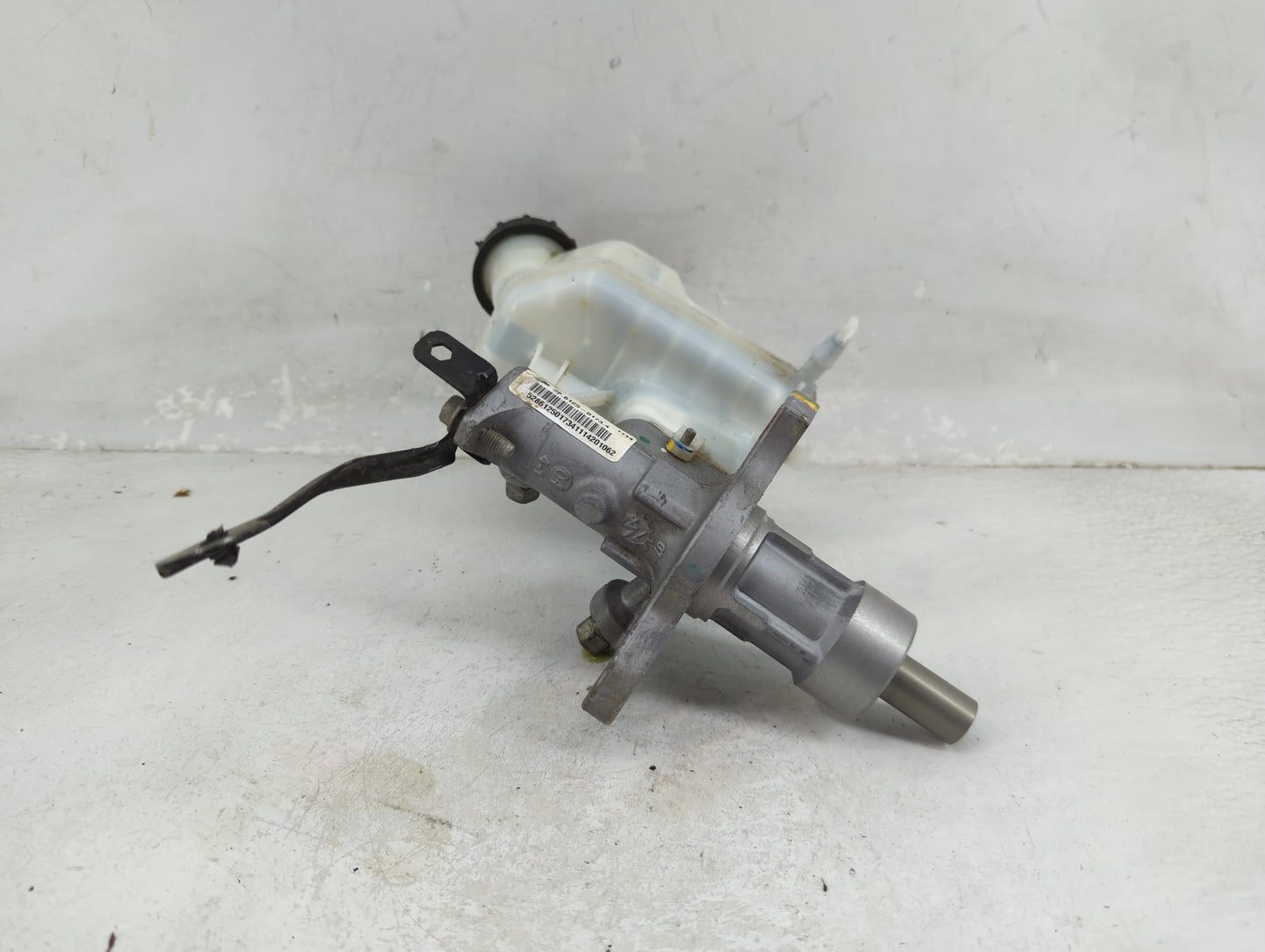 2013-2016 Chevrolet Malibu Brake Master Cylinder 1258621 - Oemusedautoparts1.com