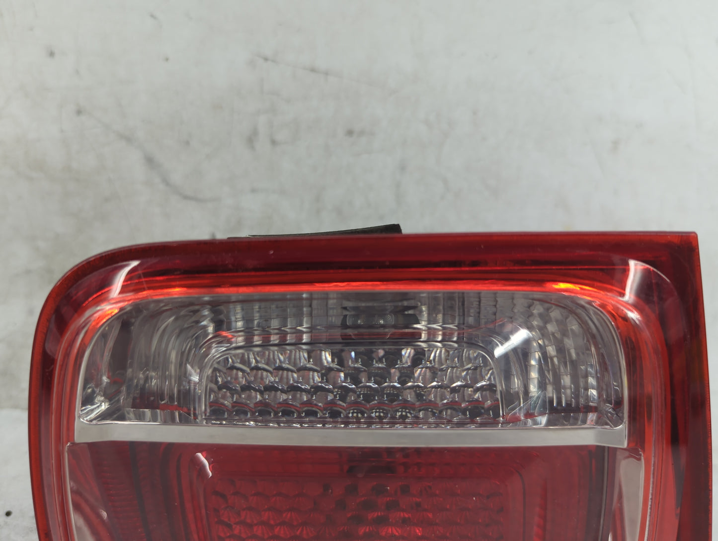 2013-2016 Chevrolet Malibu Driver Left Side Deck Lid Mounted Tail Light 1258656 - Oemusedautoparts1.com