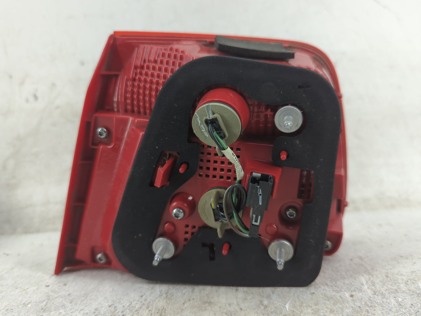 2013-2016 Chevrolet Malibu Driver Left Side Deck Lid Mounted Tail Light 1258656 - Oemusedautoparts1.com