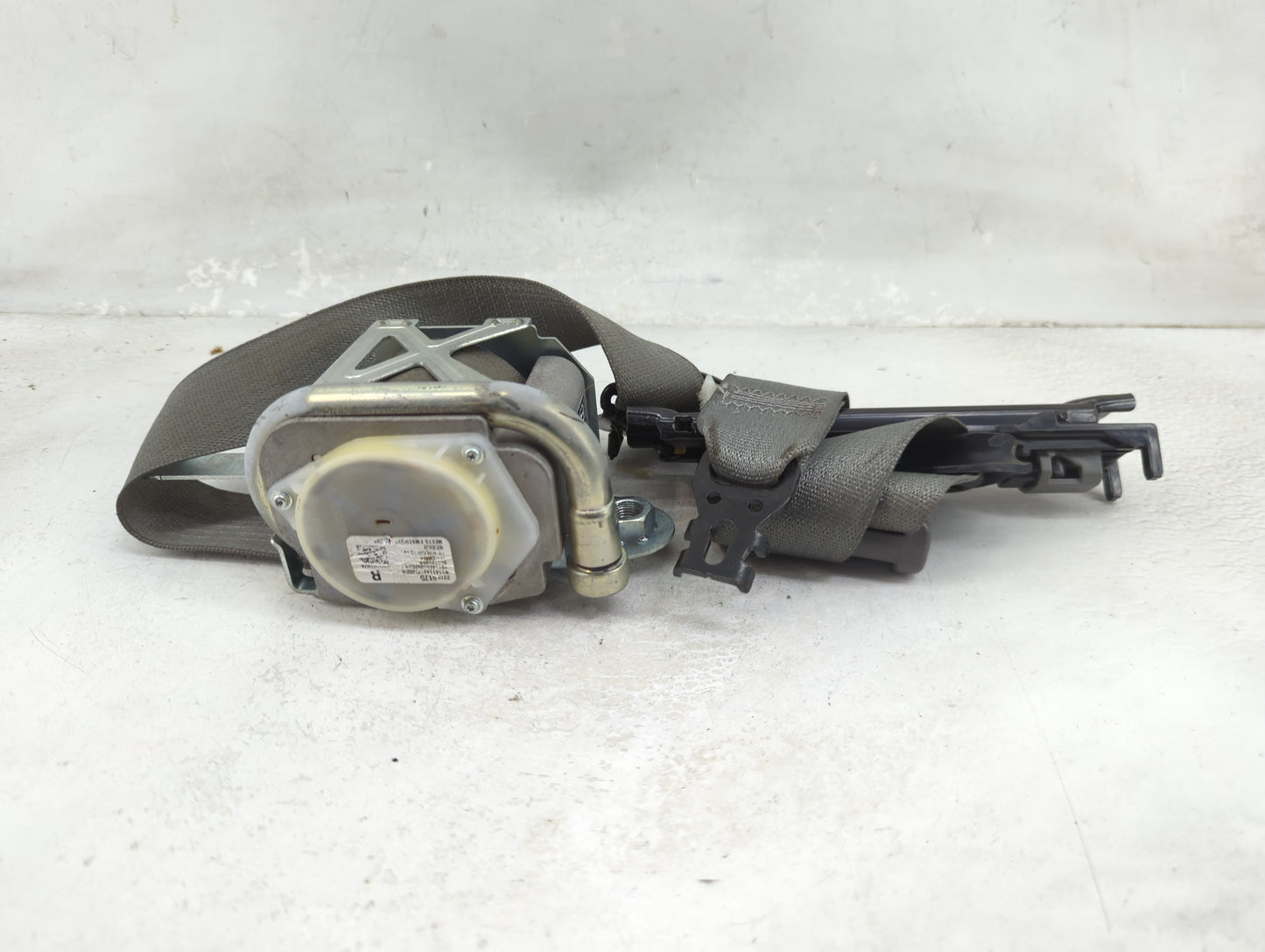 2014-2016 Chevrolet Malibu Drvier Front Seatbelt Retractor Grey - Oemusedautoparts1.com