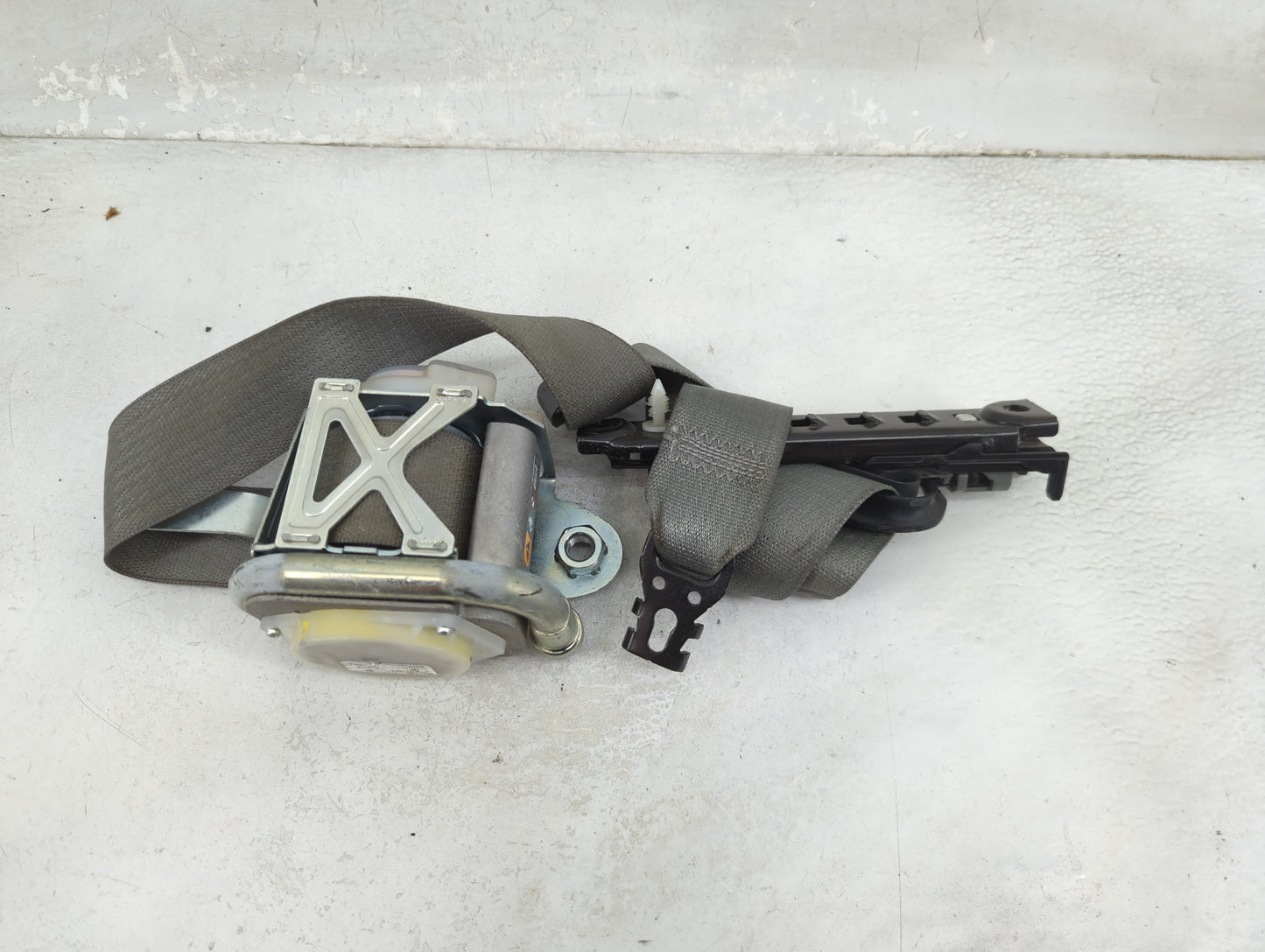 2014-2016 Chevrolet Malibu Drvier Front Seatbelt Retractor Grey - Oemusedautoparts1.com