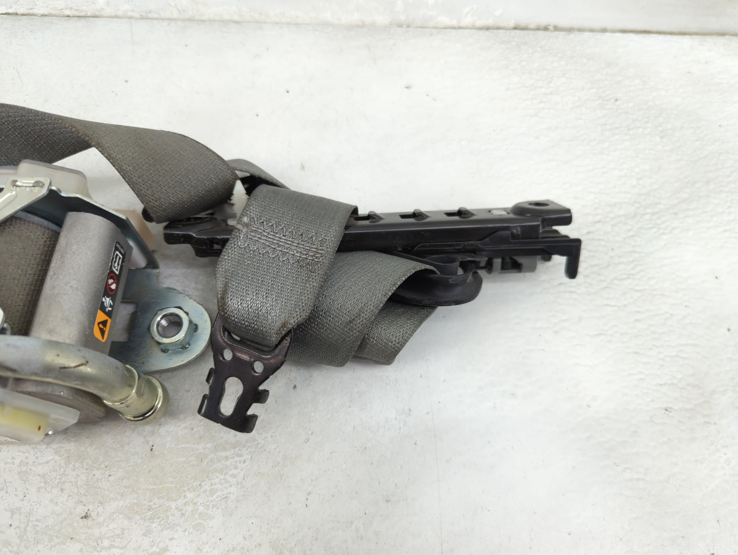 2014-2016 Chevrolet Malibu Drvier Front Seatbelt Retractor Grey - Oemusedautoparts1.com