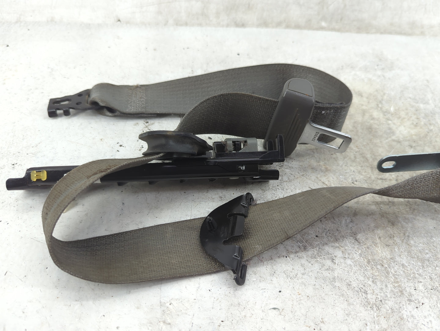 2014-2016 Chevrolet Malibu Passenger Front Seatbelt Retractor Grey - Oemusedautoparts1.com