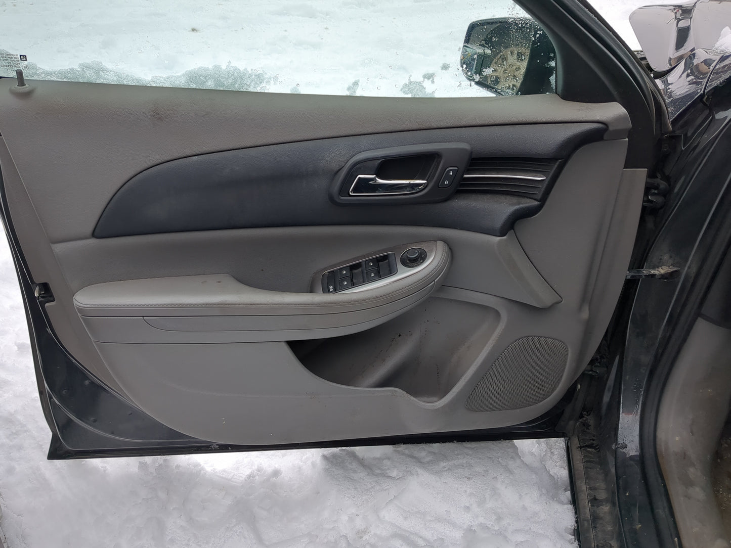 2014 Chevrolet Malibu Front Left Driver Interior Door Panel Trim - Oemusedautoparts1.com
