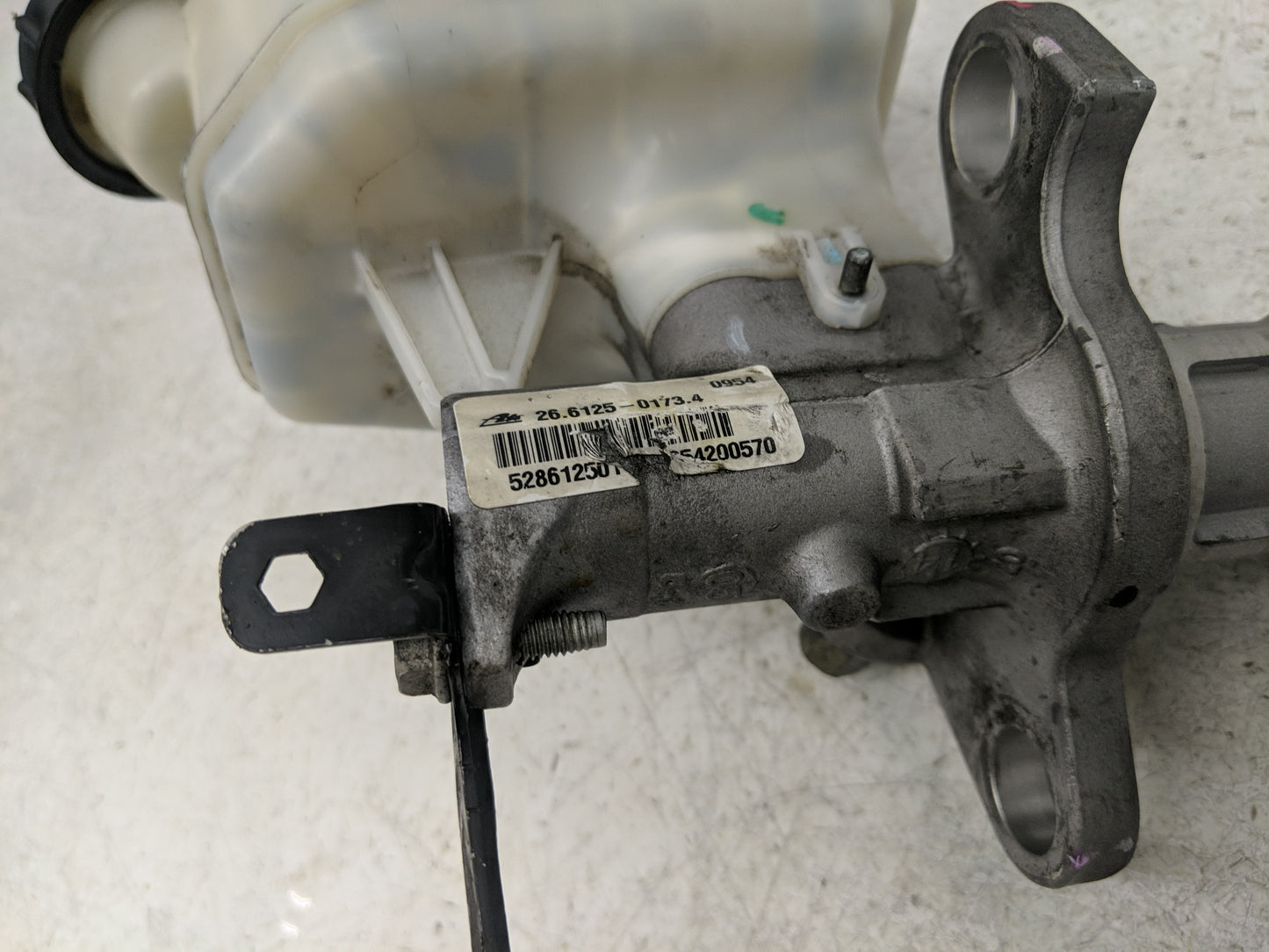 2013-2016 Chevrolet Malibu Brake Master Cylinder 1302492 - Oemusedautoparts1.com