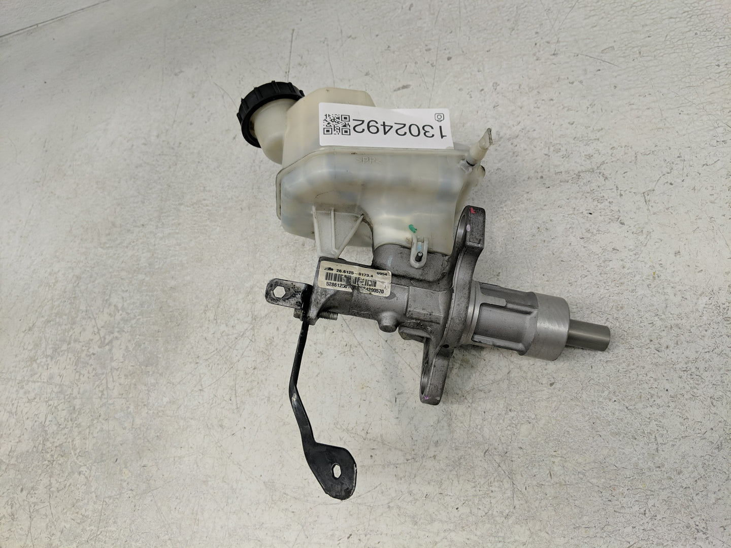 2013-2016 Chevrolet Malibu Brake Master Cylinder 1302492 - Oemusedautoparts1.com