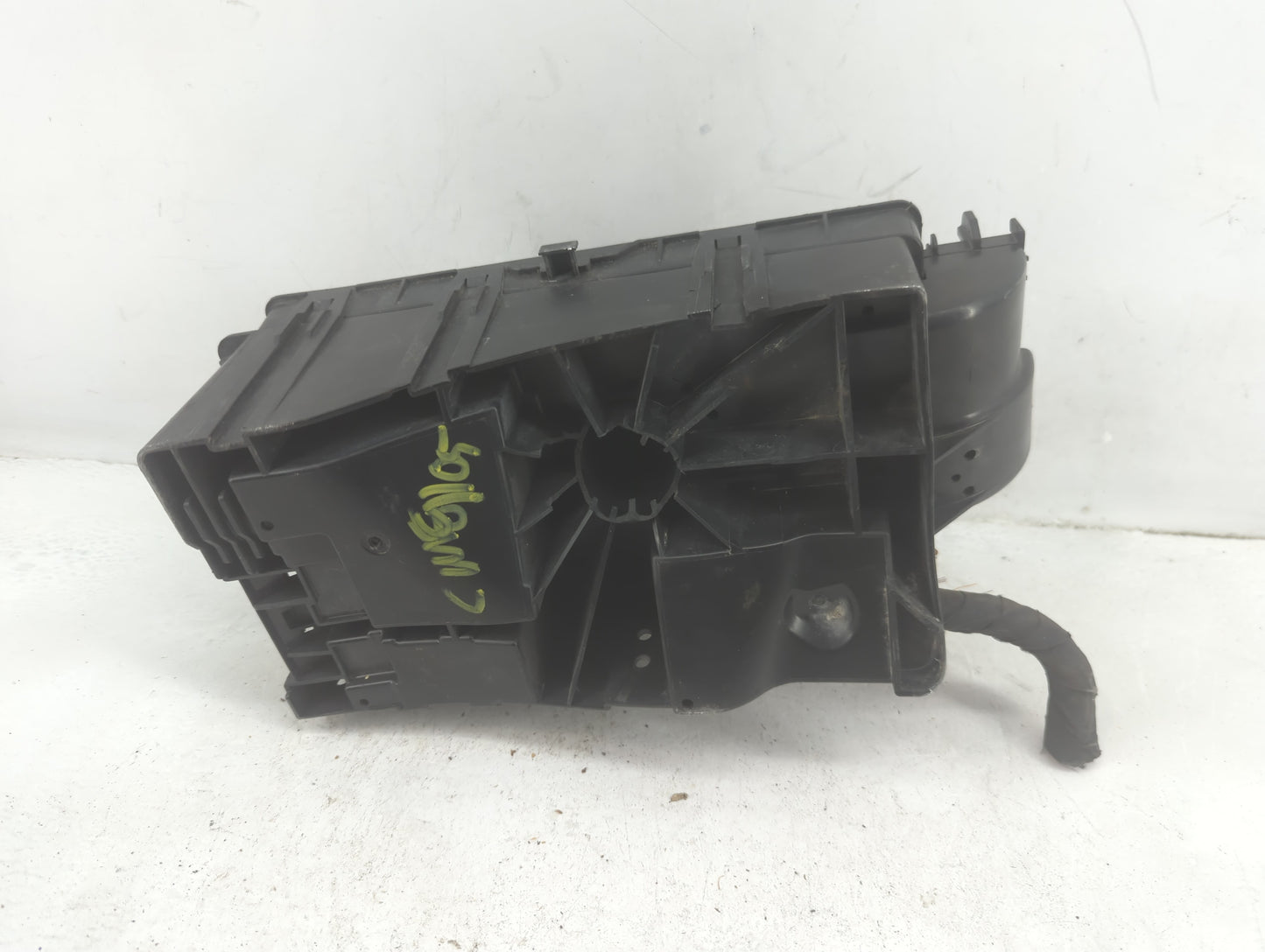 2014-2016 Chevrolet Malibu Fusebox Fuse Box Panel Relay Module P/N:812461952 Fits Fits 2014 2015 2016 OEM Used Auto Parts - 