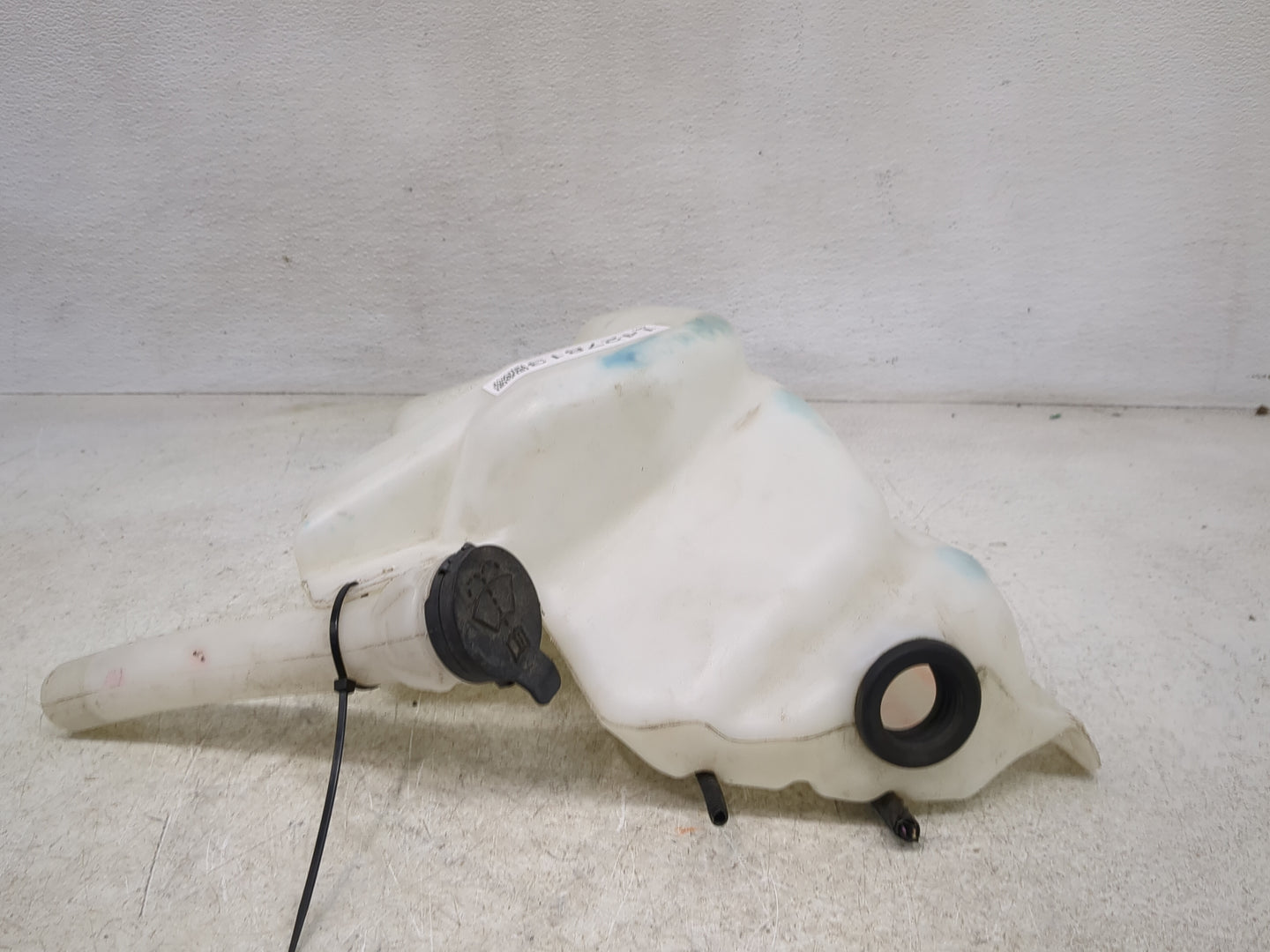 2013-2016 Chevrolet Malibu Windshield Washer Fluid Reservoir Bottle Oem - Oemusedautoparts1.com