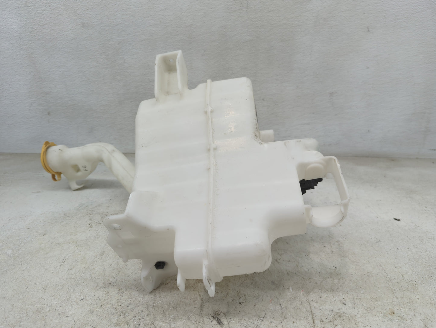 2013-2016 Chevrolet Malibu Windshield Washer Fluid Reservoir Bottle Oem 1465754 - Oemusedautoparts1.com