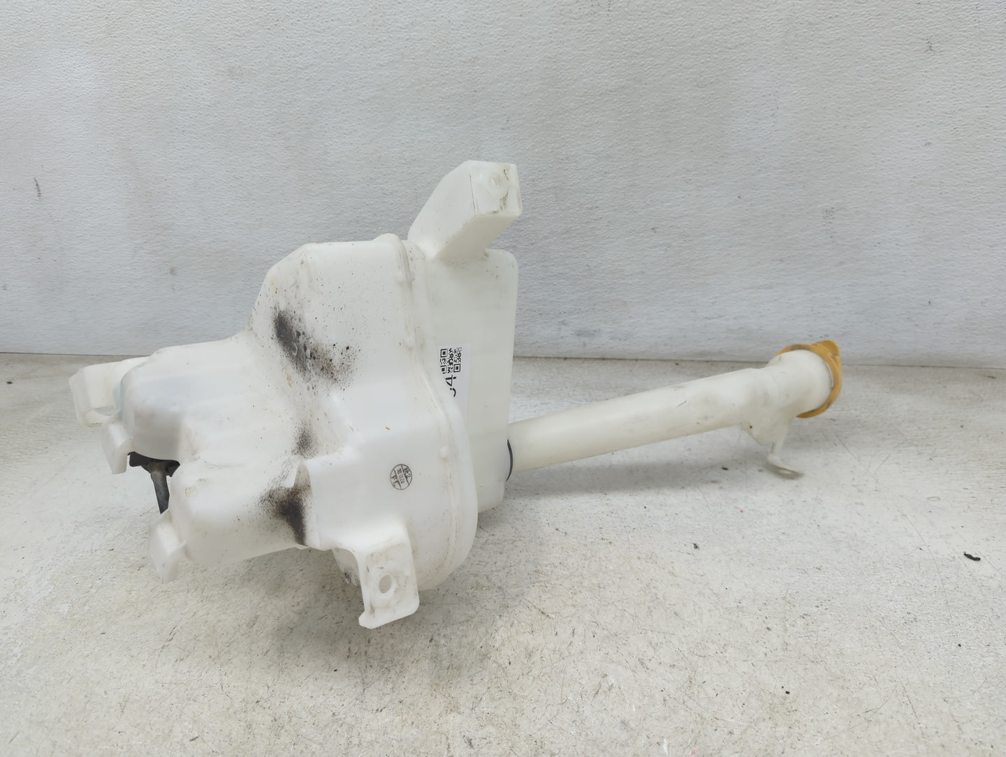 2013-2016 Chevrolet Malibu Windshield Washer Fluid Reservoir Bottle Oem 1465754 - Oemusedautoparts1.com