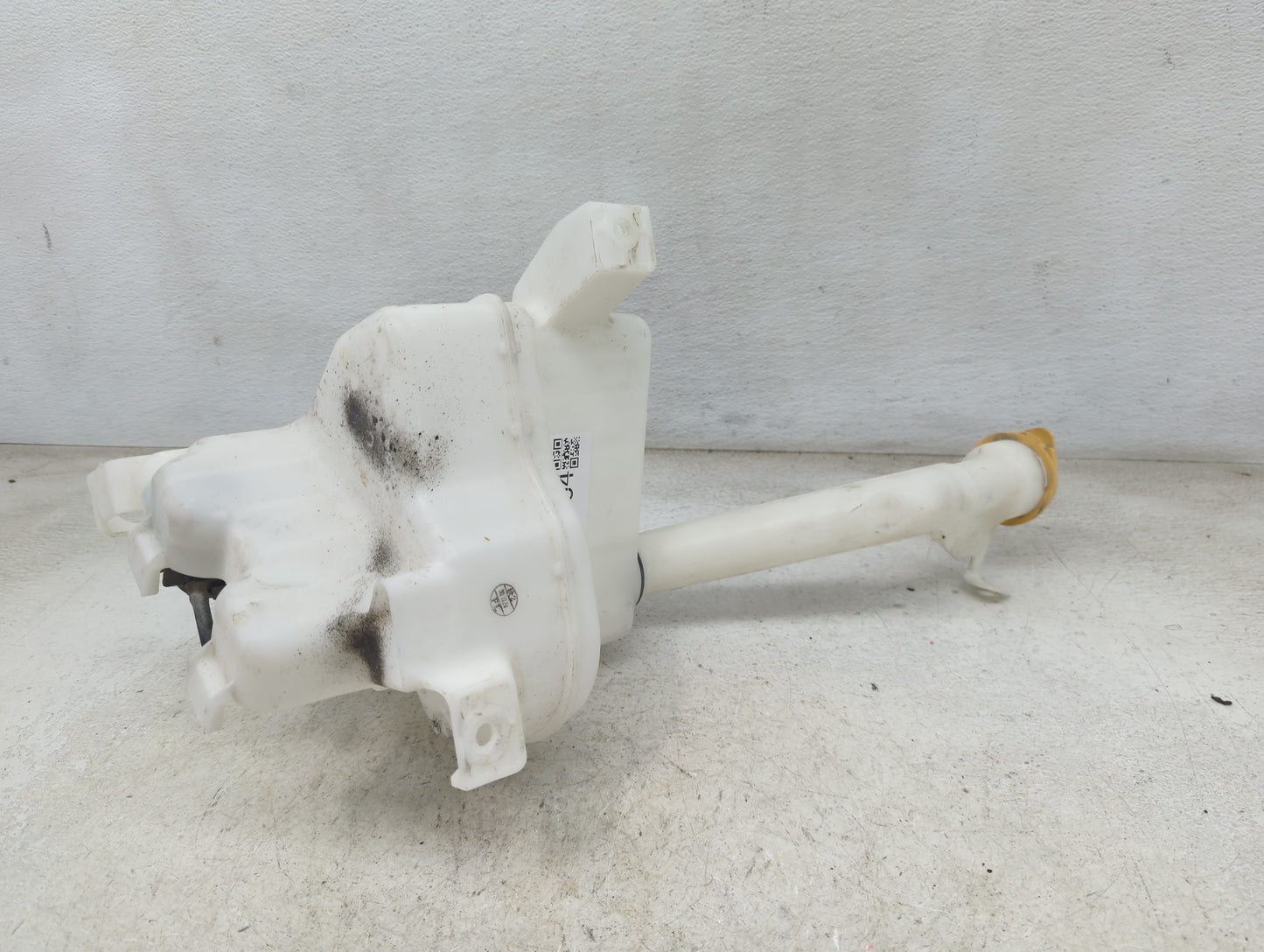 2013-2016 Chevrolet Malibu Windshield Washer Fluid Reservoir Bottle Oem 1465754 - Oemusedautoparts1.com