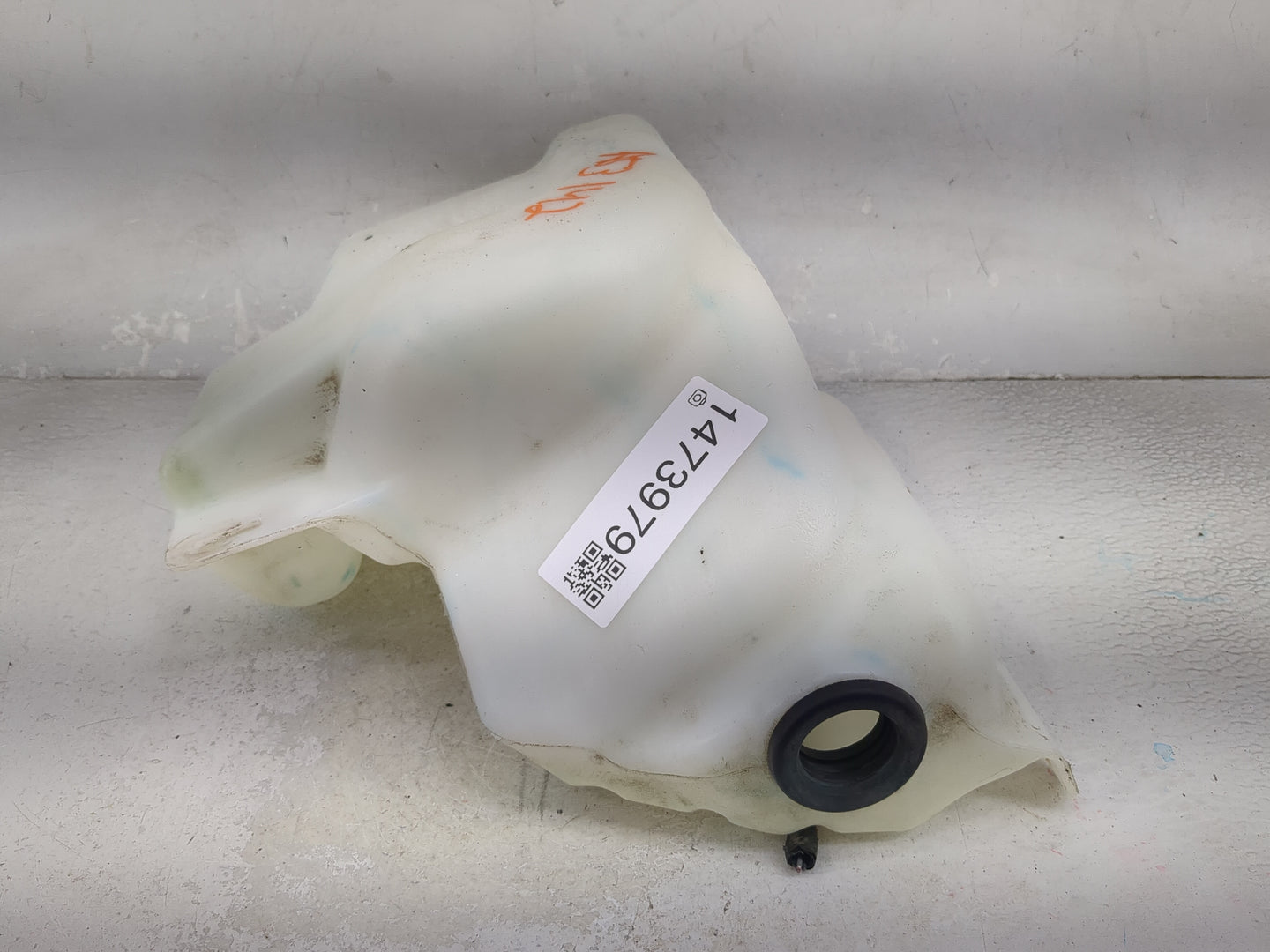 2013-2016 Chevrolet Malibu Windshield Washer Fluid Reservoir Bottle Oem 1473979 - Oemusedautoparts1.com