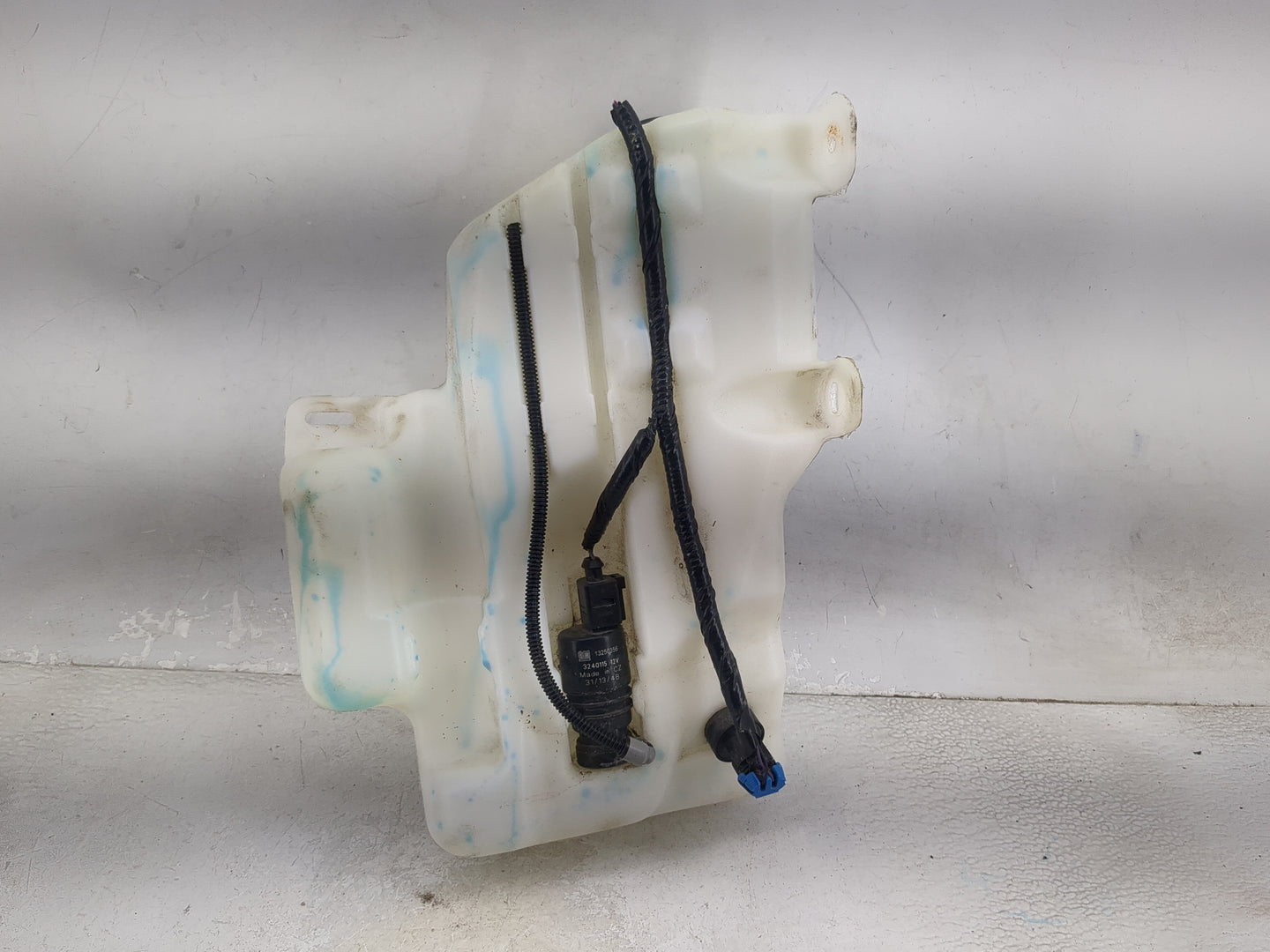 2013-2016 Chevrolet Malibu Windshield Washer Fluid Reservoir Bottle Oem 1473979 - Oemusedautoparts1.com