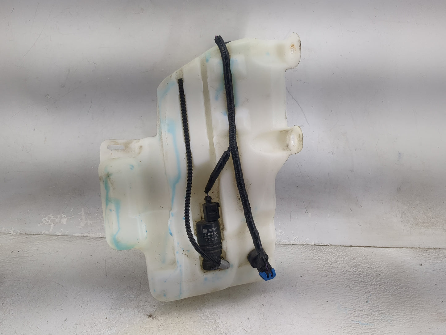 2013-2016 Chevrolet Malibu Windshield Washer Fluid Reservoir Bottle Oem 1473979 - Oemusedautoparts1.com