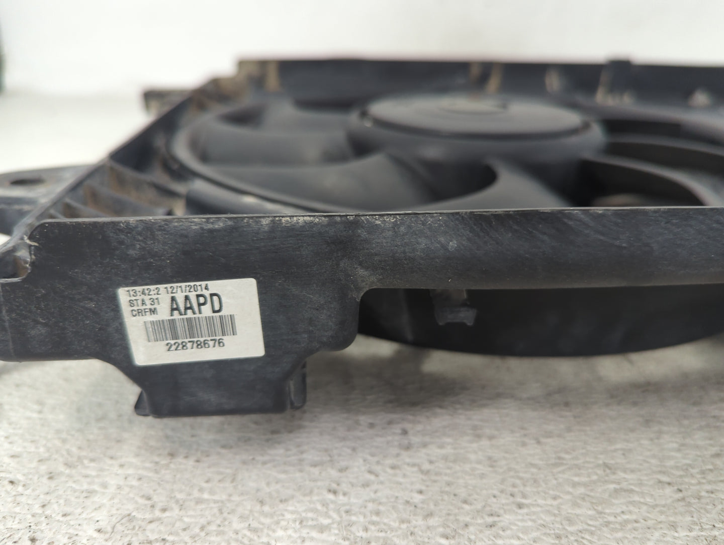 2014 Chevrolet Malibu Electric Radiator Cooling Fan Motor Assembly P/N:22878676 AAPD Fits OEM Used Auto Parts - Oemusedautop