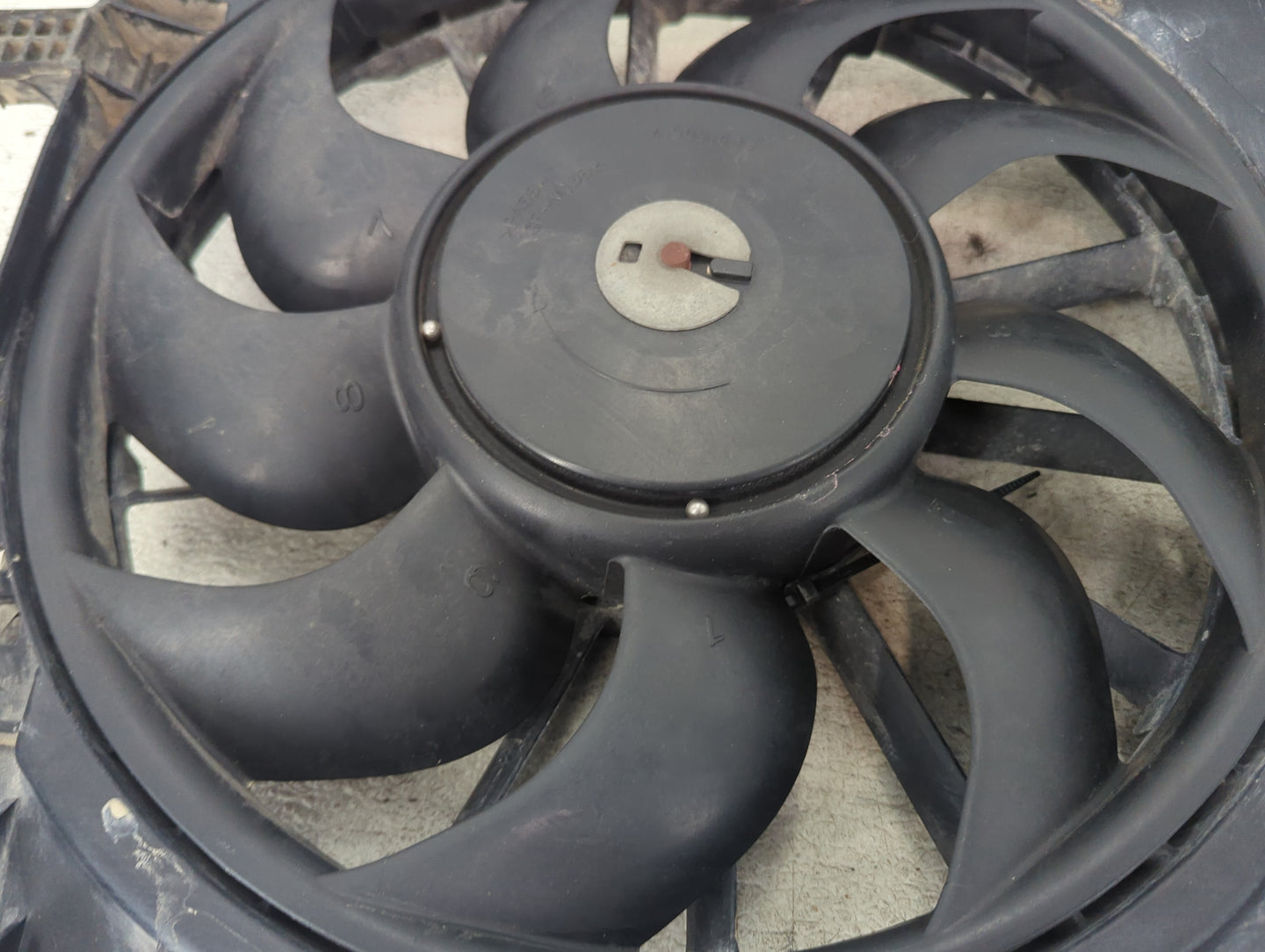 2014 Chevrolet Malibu Electric Radiator Cooling Fan Motor Assembly P/N:22878676 AAPD Fits OEM Used Auto Parts - Oemusedautop