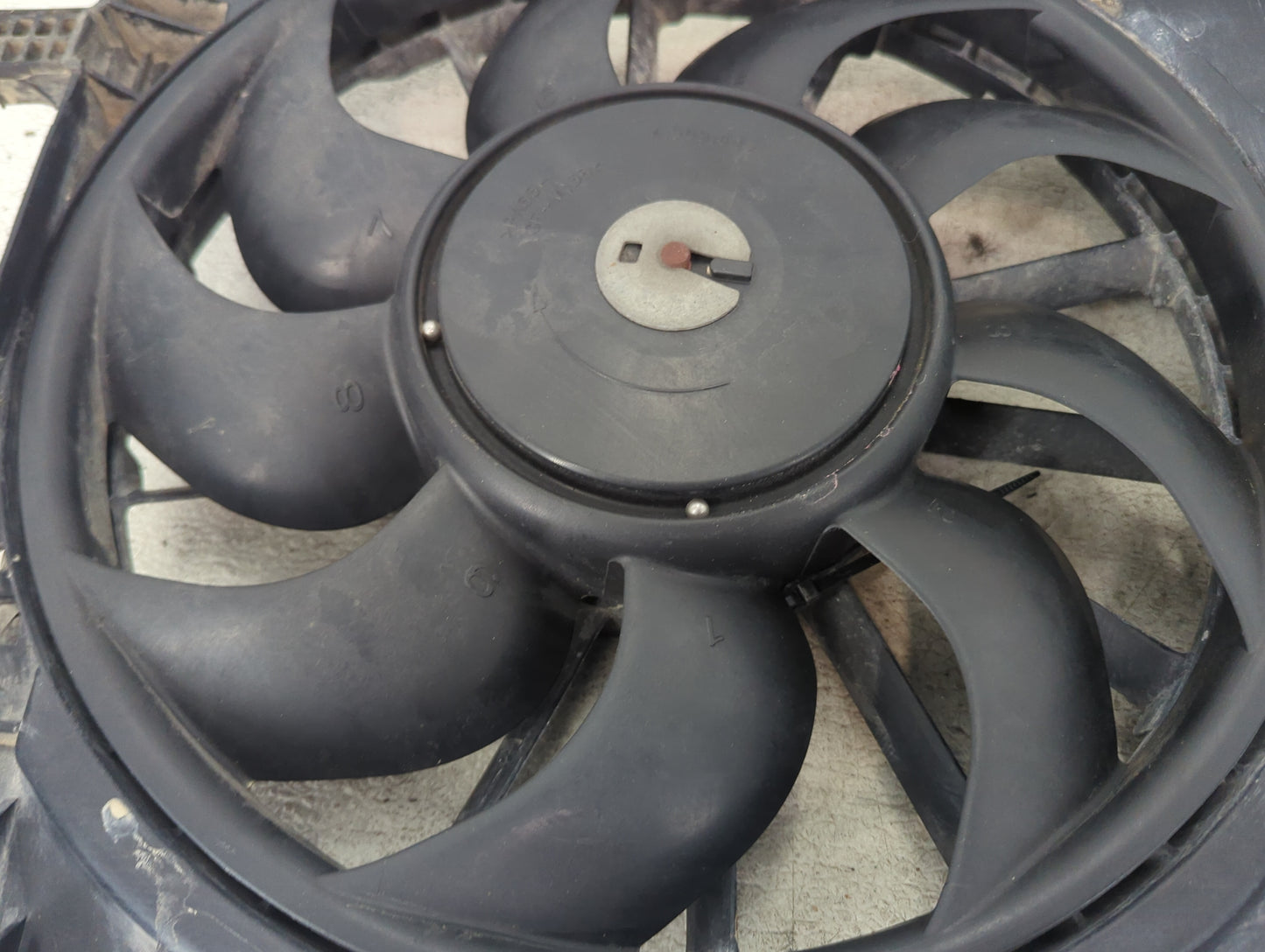 2014 Chevrolet Malibu Electric Radiator Cooling Fan Motor Assembly P/N:22878676 AAPD Fits OEM Used Auto Parts - Oemusedautop