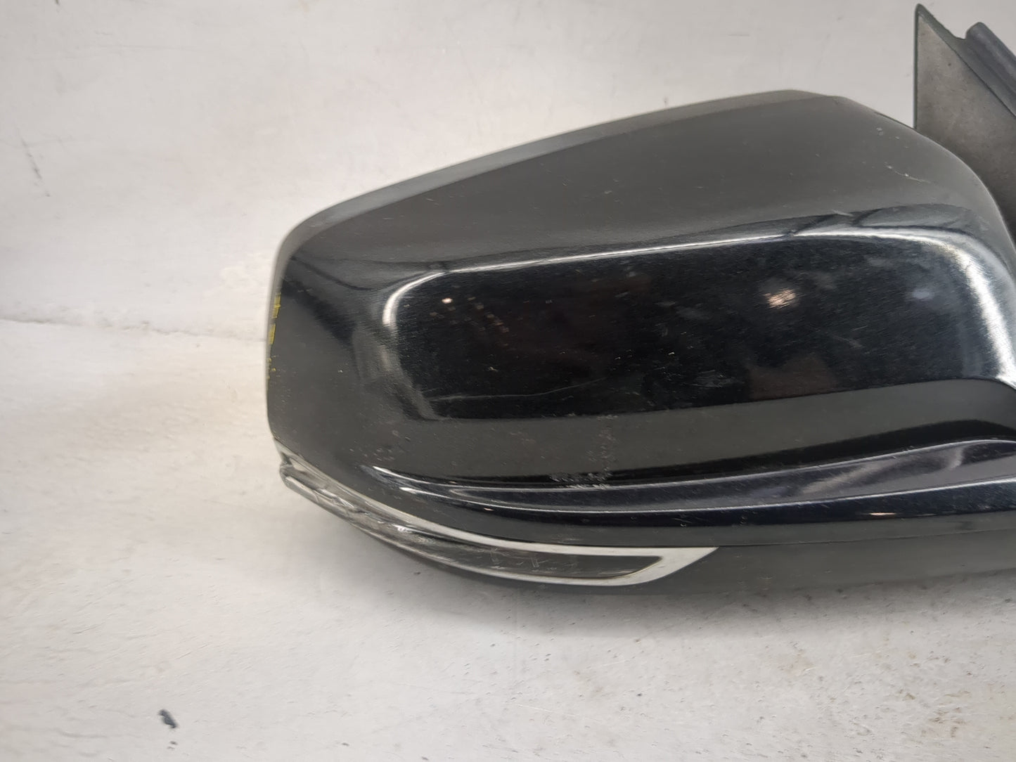 2014-2016 Chevrolet Malibu Passenger Side View Mirror - Right Door Mirror OEM Used - Oemusedautoparts1.com
