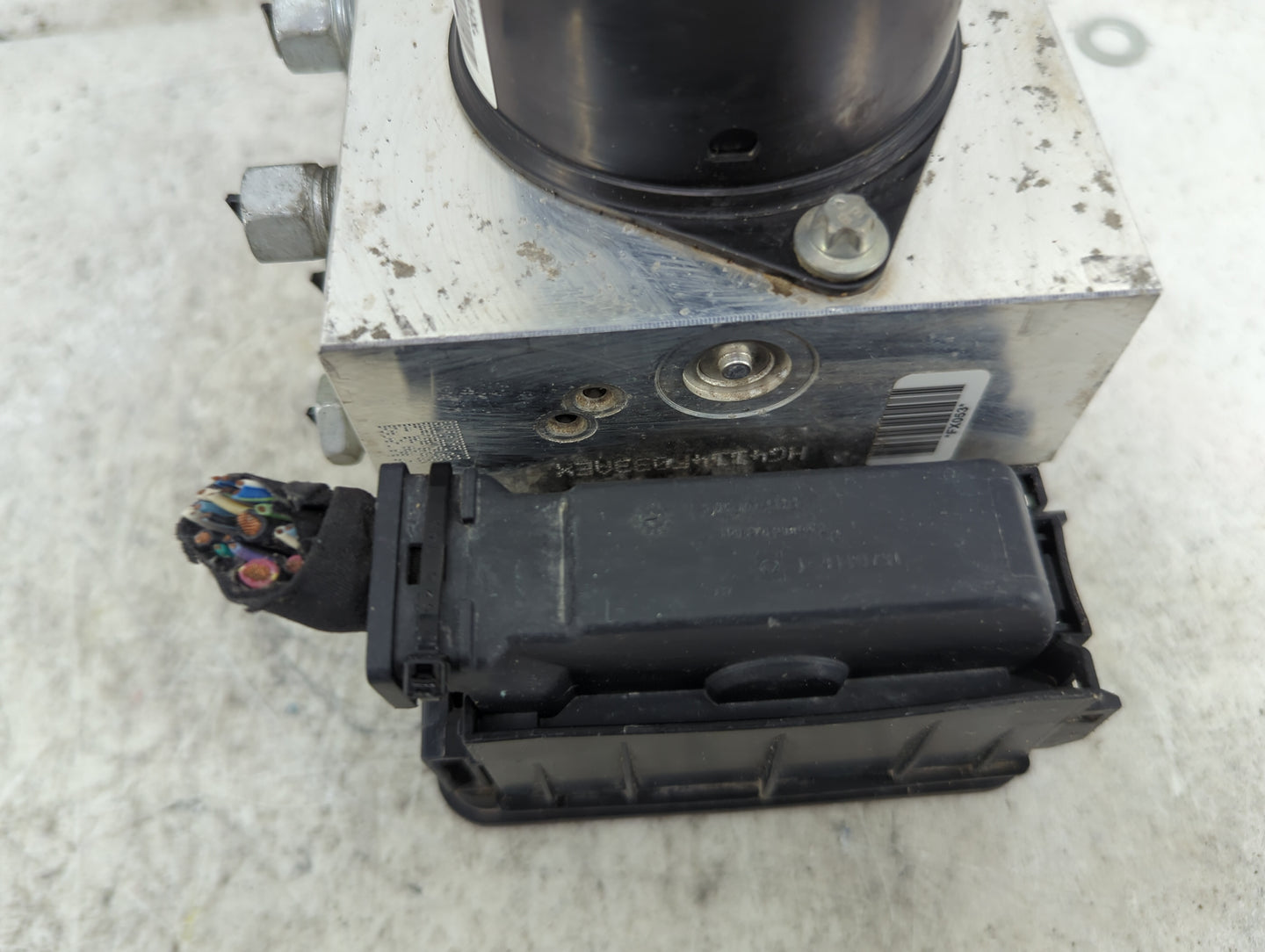 2013-2016 Chevrolet Malibu ABS Pump Control Module Replacement P/N:22863598 10840051, 16817037 Fits Fits 2012 2013 2014 2015