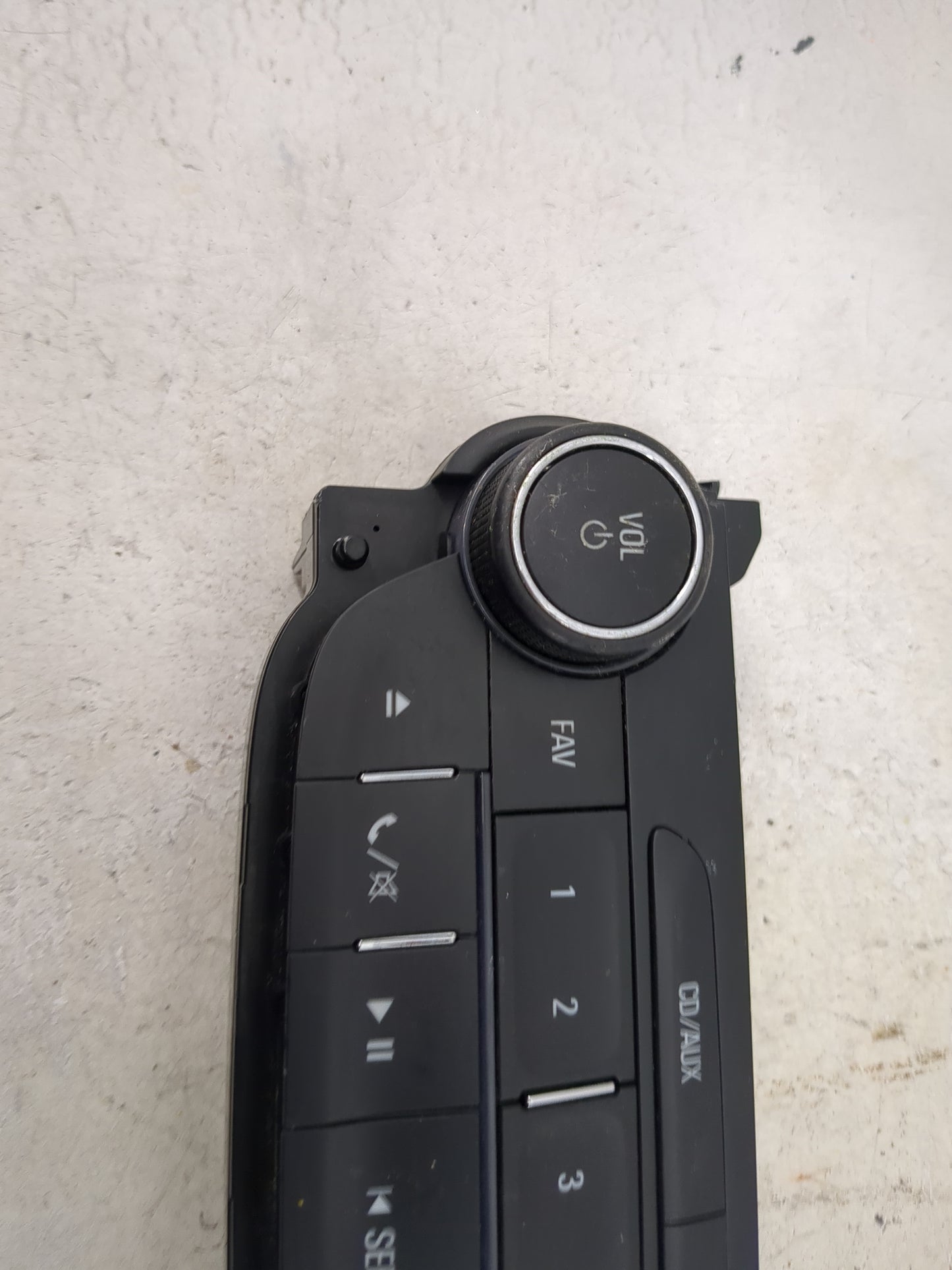 2014-2016 Chevrolet Malibu Radio Control Panel 1492550 - Oemusedautoparts1.com