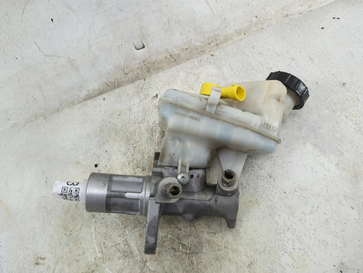 2013-2016 Chevrolet Malibu Brake Master Cylinder 1496563 - Oemusedautoparts1.com