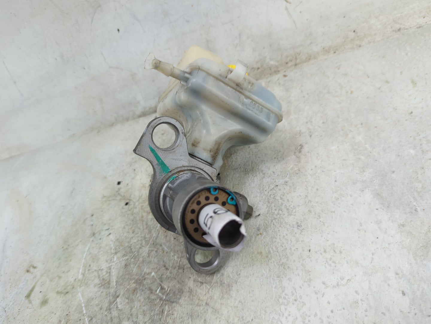 2013-2016 Chevrolet Malibu Brake Master Cylinder 1496563 - Oemusedautoparts1.com