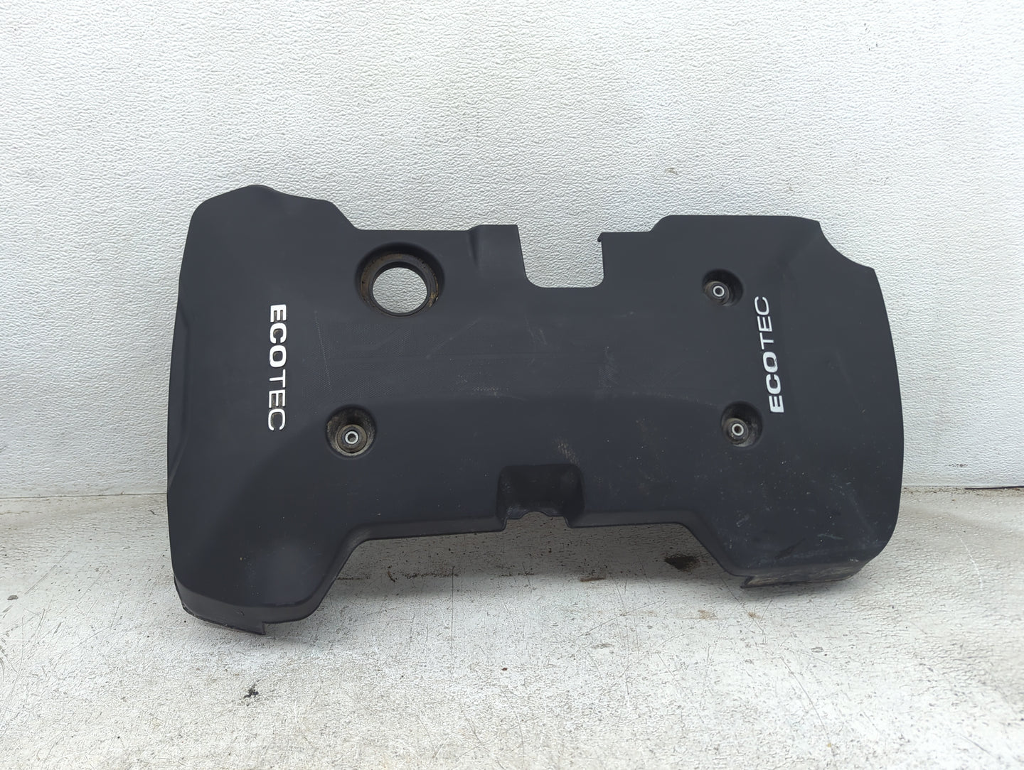 2014 Chevrolet Malibu Engine Cover 1497035 - Oemusedautoparts1.com