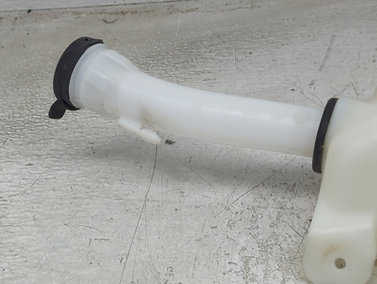 2013-2016 Chevrolet Malibu Windshield Washer Fluid Reservoir Bottle Oem 1499464 - Oemusedautoparts1.com