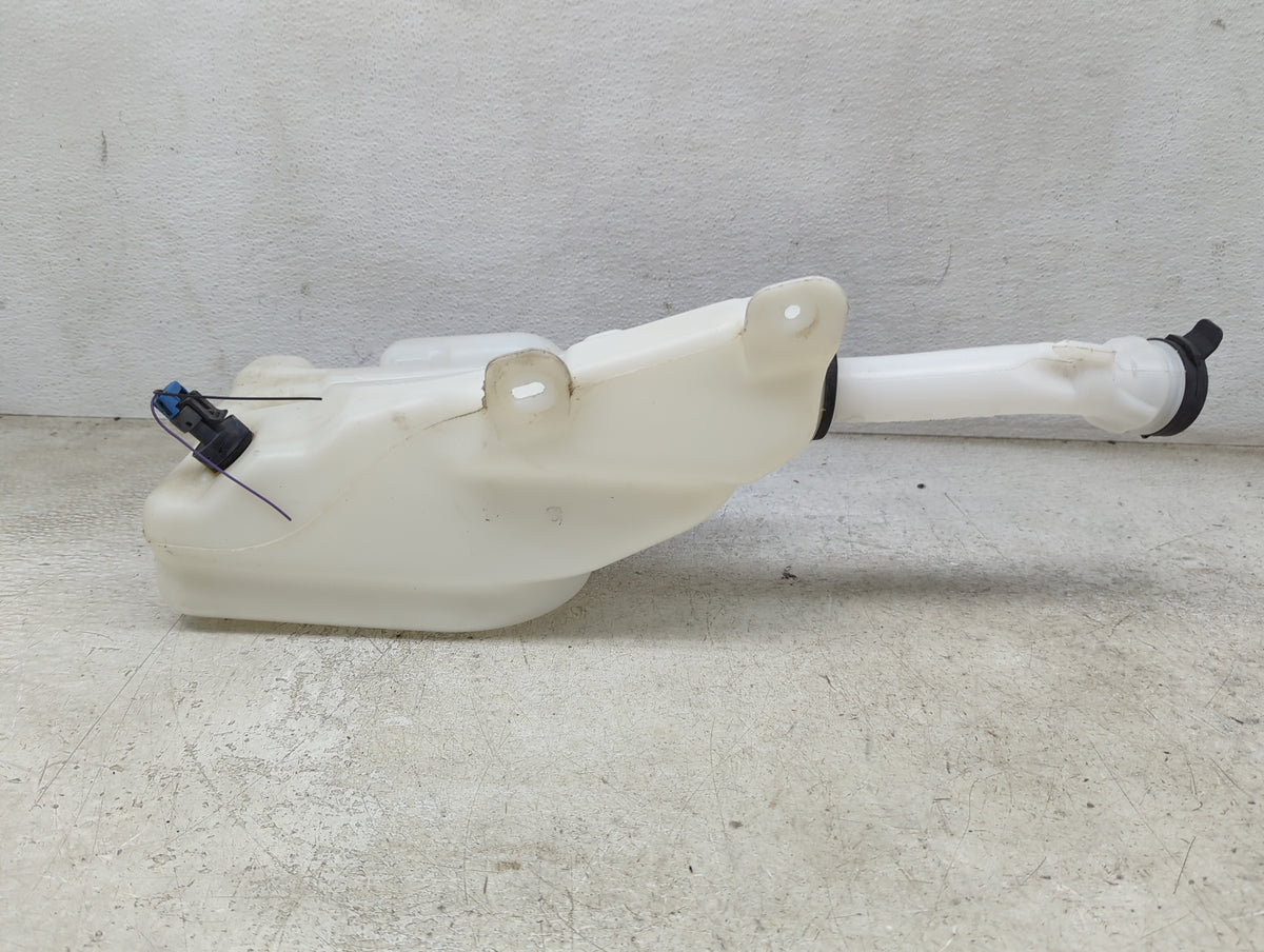 2013-2016 Chevrolet Malibu Windshield Washer Fluid Reservoir Bottle Oem 1499464 - Oemusedautoparts1.com