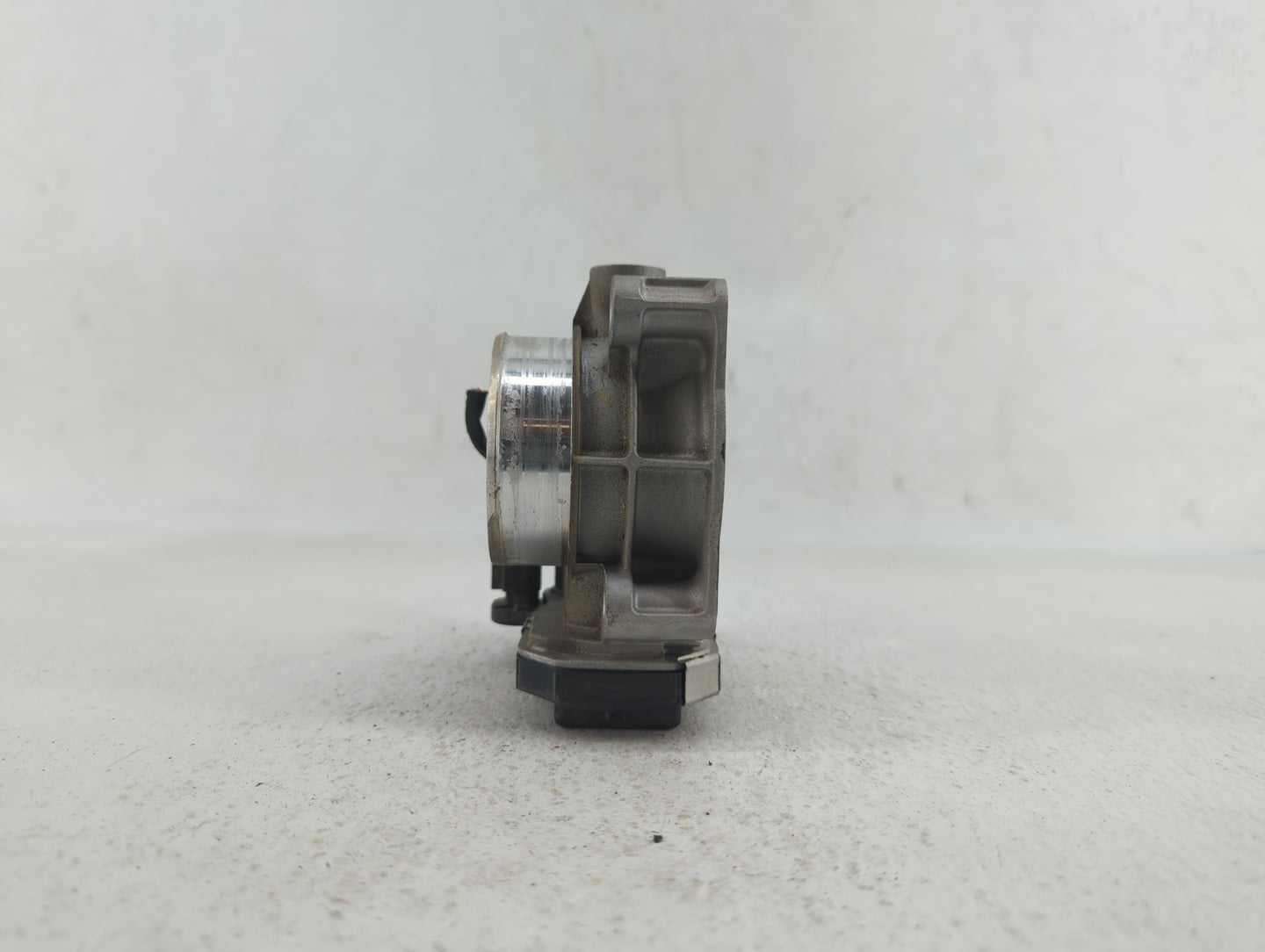 2013-2015 Chevrolet Malibu Throttle Body P/N:12670839AA 12627217DA, 12669073DA Fits Fits 2013 2014 2015 2017 2018 OEM Used A