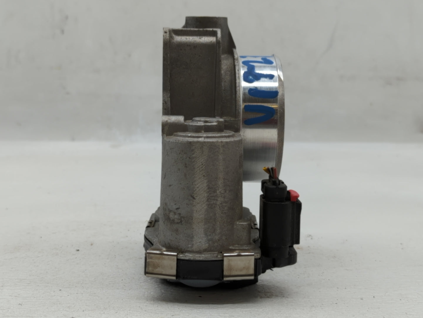 2013-2015 Chevrolet Malibu Throttle Body P/N:12627217DA Fits Fits 2013 2014 2015 2017 2018 2019 2020 OEM Used Auto Parts - O