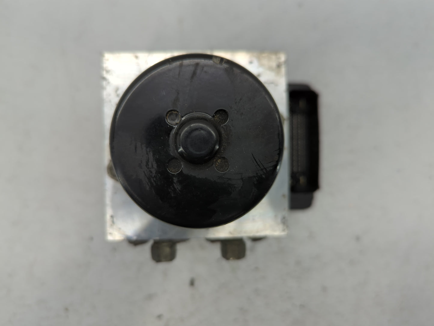 2013-2016 Chevrolet Malibu ABS Pump Control Module Replacement P/N:22863598 Fits Fits 2012 2013 2014 2015 2016 OEM Used Auto