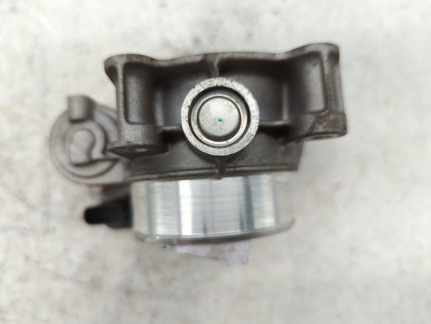 2013-2015 Chevrolet Malibu Throttle Body P/N:12627217DA Fits Fits 2013 2014 2015 2017 2018 2019 2020 OEM Used Auto Parts - O