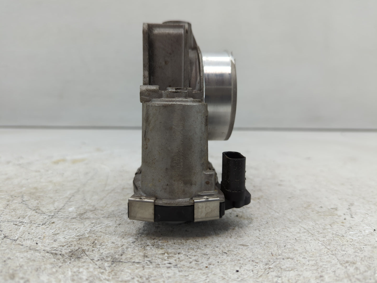 2013-2015 Chevrolet Malibu Throttle Body P/N:12627217DA Fits Fits 2013 2014 2015 2017 2018 2019 2020 OEM Used Auto Parts - O