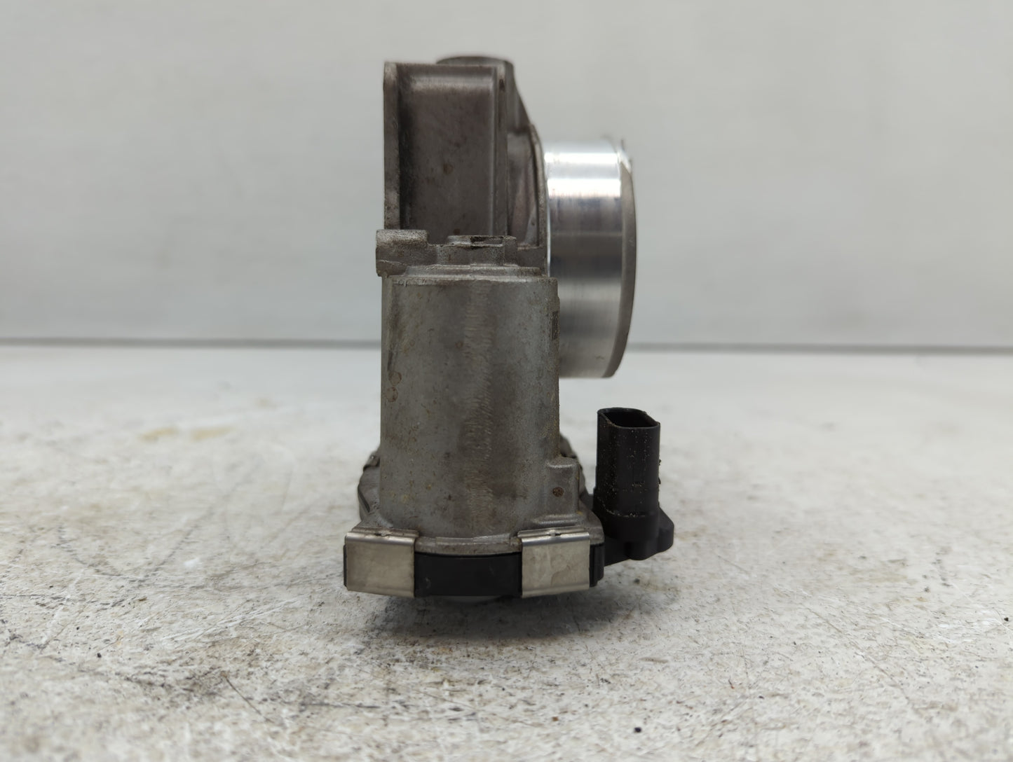 2013-2015 Chevrolet Malibu Throttle Body P/N:12627217DA Fits Fits 2013 2014 2015 2017 2018 2019 2020 OEM Used Auto Parts - O