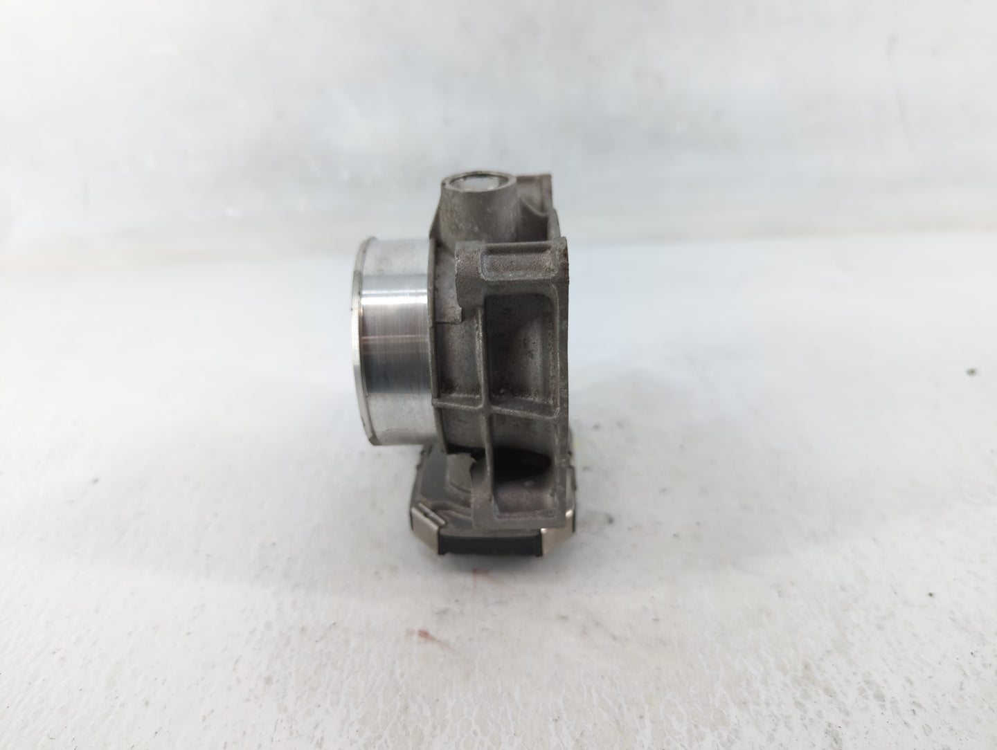 2013-2015 Chevrolet Malibu Throttle Body P/N:12627217DA Fits Fits 2013 2014 2015 2017 2018 2019 2020 OEM Used Auto Parts - O