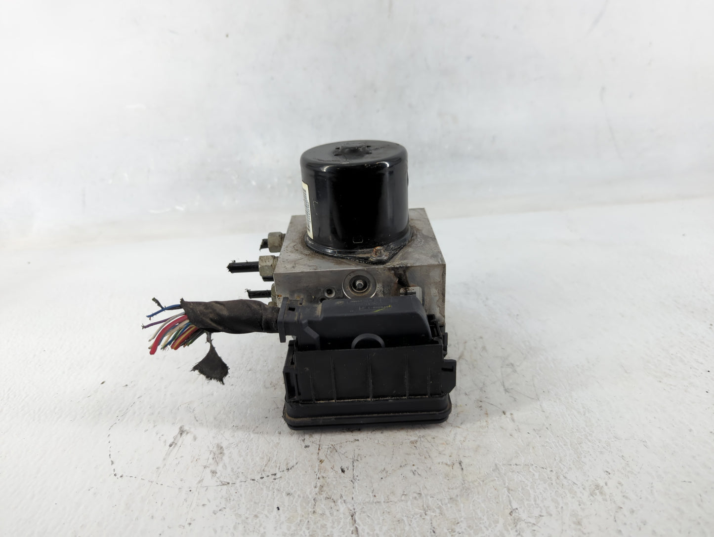 2014 Chevrolet Malibu ABS Pump Control Module Replacement P/N:22863598 Fits OEM Used Auto Parts - Oemusedautoparts1.com
