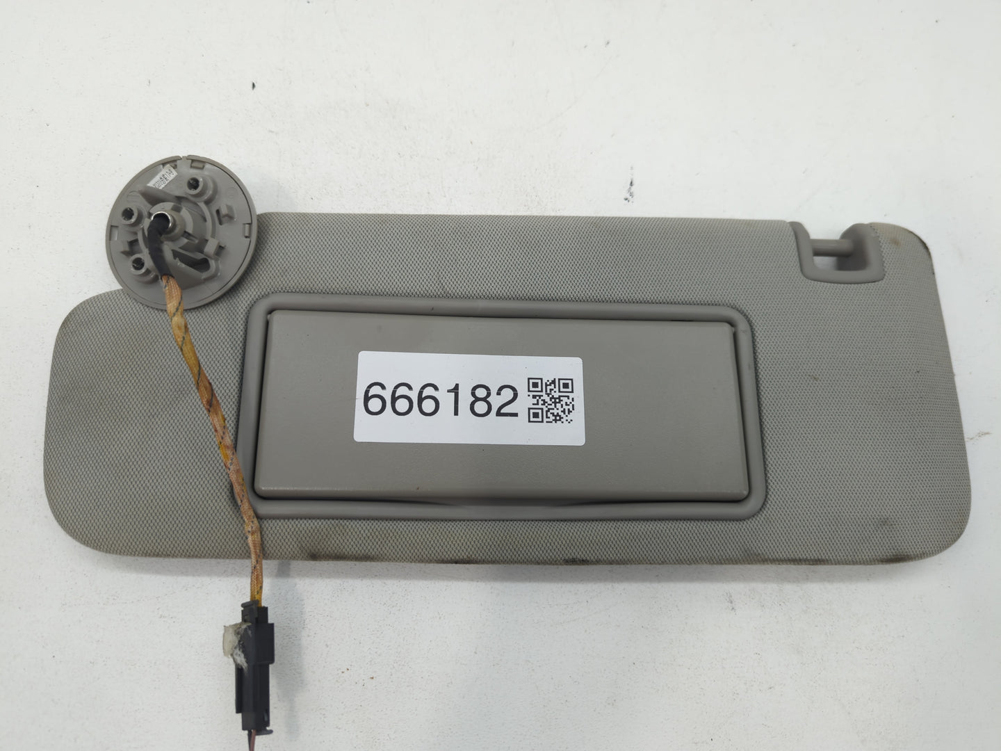 2013-2016 Chevrolet Malibu Sun Visor Shade Replacement Driver Left Mirror Fits Fits 2013 2014 2015 2016 OEM Used Auto Parts 