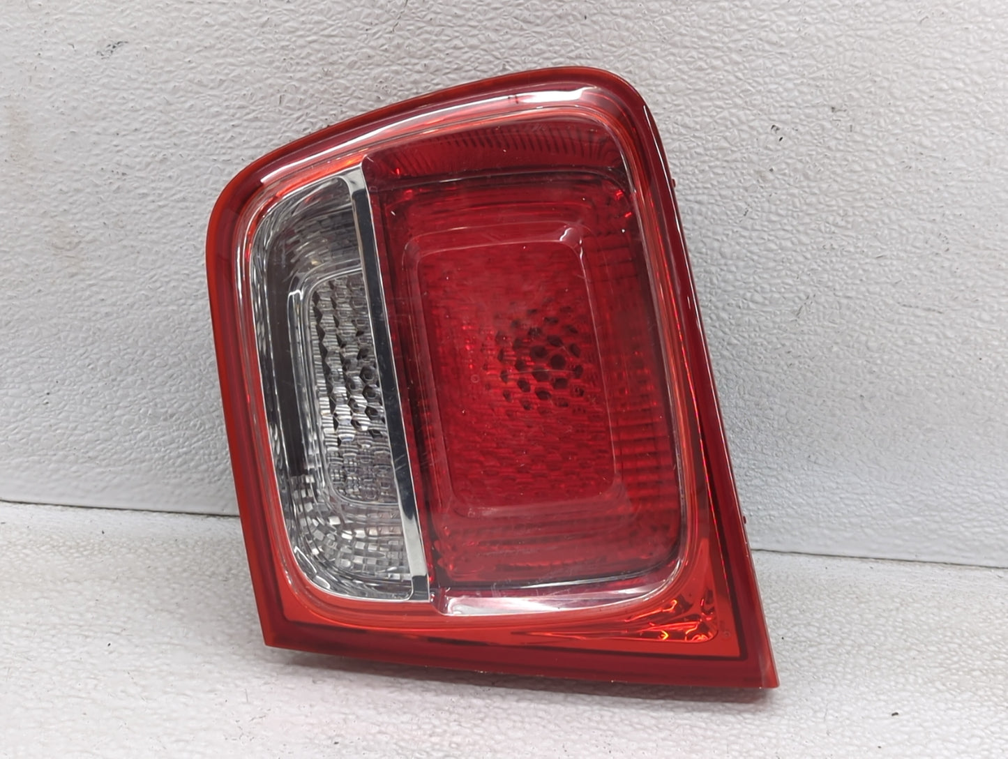 2013 Chevrolet Malibu Passenger Right Side Deck Lid Mounted Tail Light - Oemusedautoparts1.com
